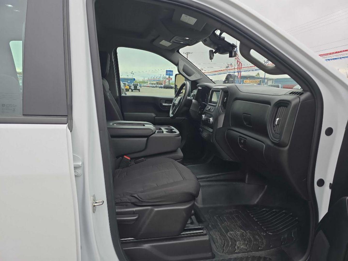 2024 WHITE GMC SIERRA 2500 HEAVY DUTY (1GT49LE78RF) with an 6.6L engine, Automatic transmission, located at 2525 S. Cushman, Fairbanks, AK, 99701, (907) 452-5707, 64.824036, -147.712311 - Photo#4