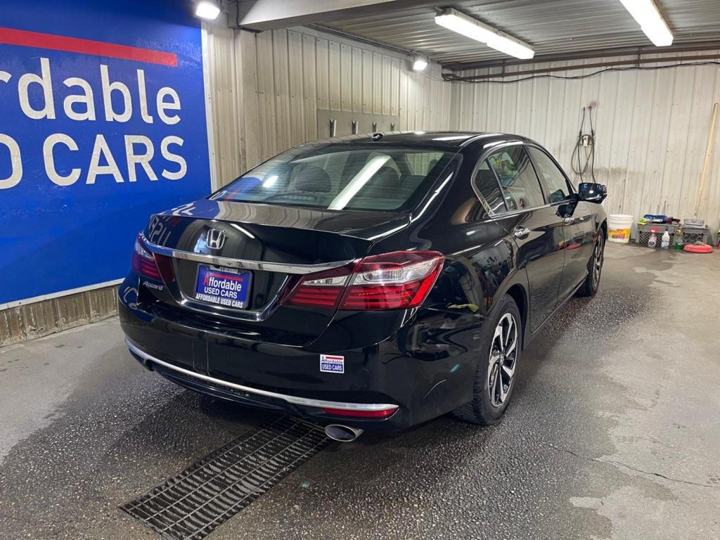 2017 BLACK HONDA ACCORD EXL (1HGCR2F80HA) with an 2.4L engine, Continuously Variable transmission, located at 2525 S. Cushman, Fairbanks, AK, 99701, (907) 452-5707, 64.824036, -147.712311 - Photo#2
