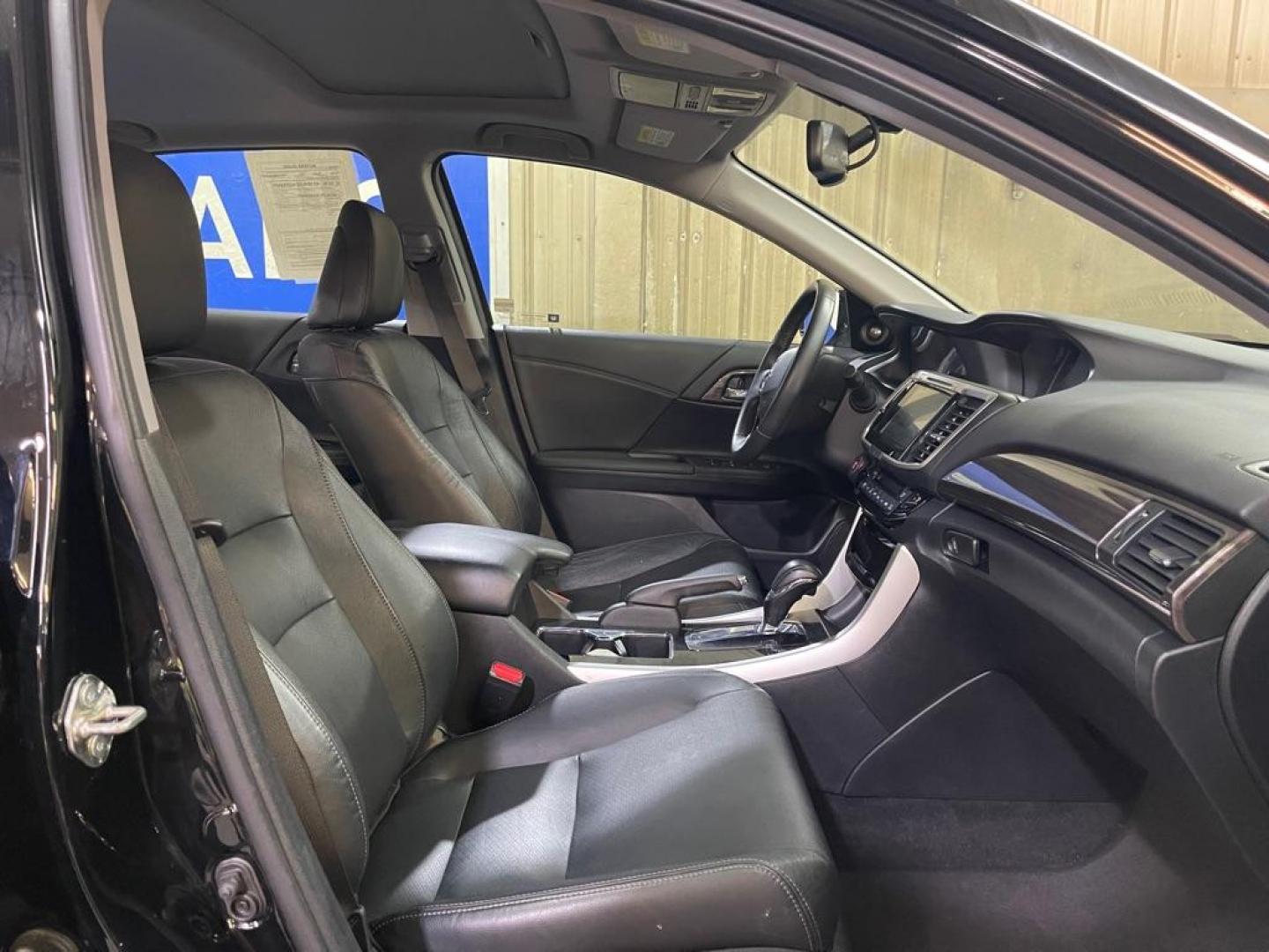 2017 BLACK HONDA ACCORD EXL (1HGCR2F80HA) with an 2.4L engine, Continuously Variable transmission, located at 2525 S. Cushman, Fairbanks, AK, 99701, (907) 452-5707, 64.824036, -147.712311 - Photo#3