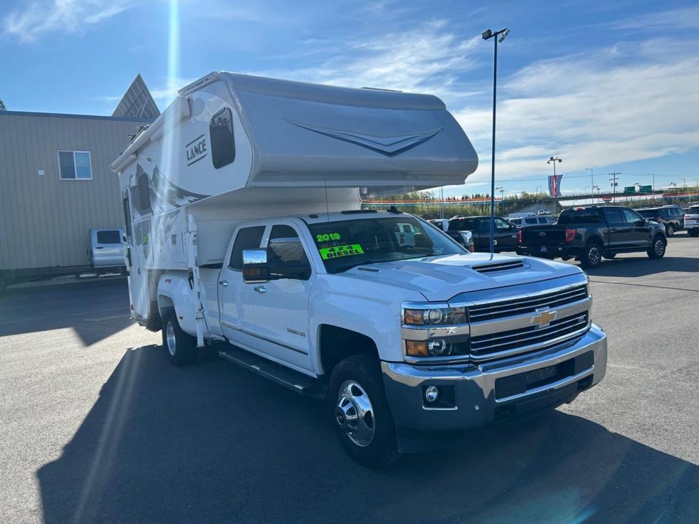 2021 WHITE LANCE CAMPER MFG 1172 SLIDE IN Slide in (177492) , Automatic transmission, located at 2525 S. Cushman, Fairbanks, AK, 99701, (907) 452-5707, 64.824036, -147.712311 - Photo#1