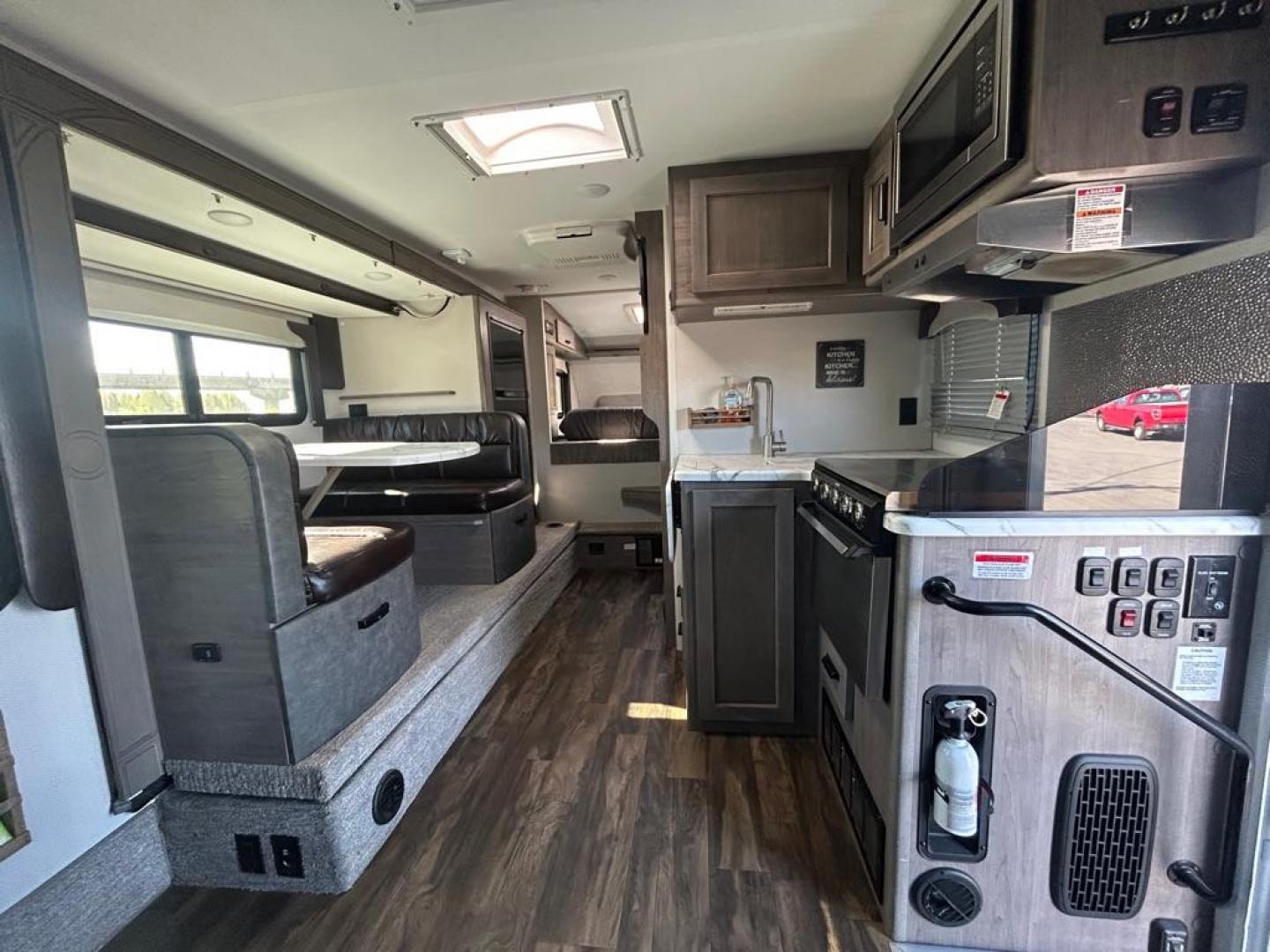 2021 WHITE LANCE CAMPER MFG 1172 SLIDE IN Slide in (177492) , Automatic transmission, located at 2525 S. Cushman, Fairbanks, AK, 99701, (907) 452-5707, 64.824036, -147.712311 - Photo#5