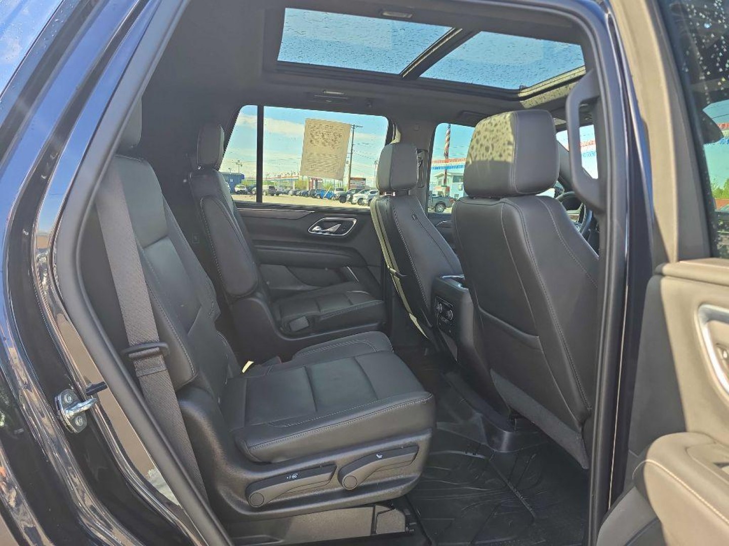 2021 BLACK CHEVROLET TAHOE 1500 LT (1GNSKNKDXMR) with an 5.3L engine, Automatic transmission, located at 2525 S. Cushman, Fairbanks, AK, 99701, (907) 452-5707, 64.824036, -147.712311- Photo#3