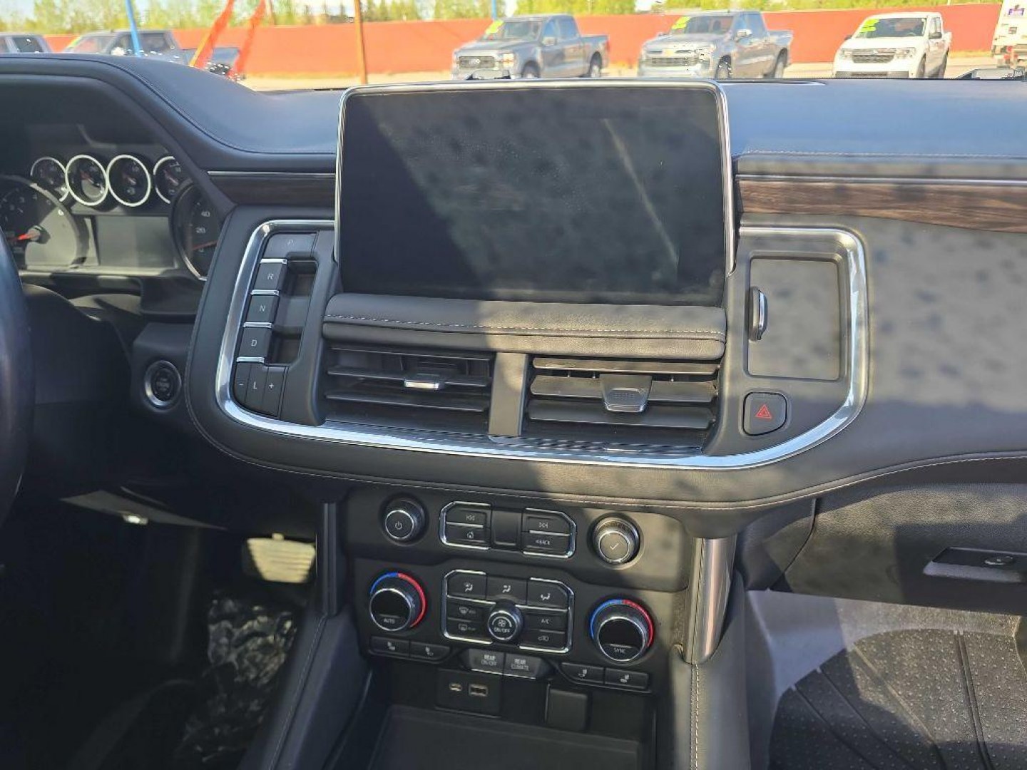 2021 BLACK CHEVROLET TAHOE 1500 LT (1GNSKNKDXMR) with an 5.3L engine, Automatic transmission, located at 2525 S. Cushman, Fairbanks, AK, 99701, (907) 452-5707, 64.824036, -147.712311- Photo#6