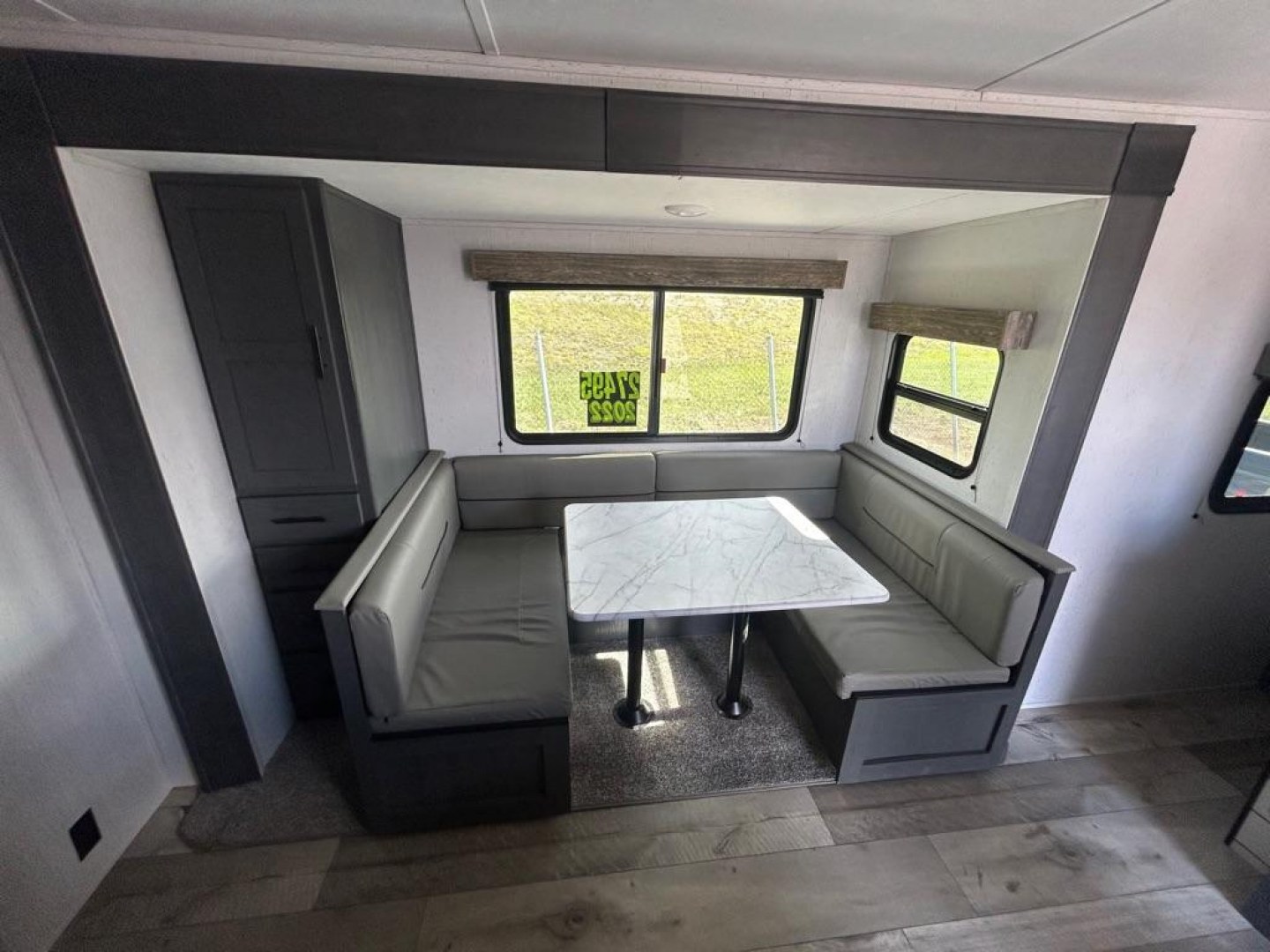 2022 WHITE ASPEN TRAIL M-2340BHSWE DUTCHMAN KEYSTONE (4YDTATK21NY) , Automatic transmission, located at 2525 S. Cushman, Fairbanks, AK, 99701, (907) 452-5707, 64.824036, -147.712311- Photo#7