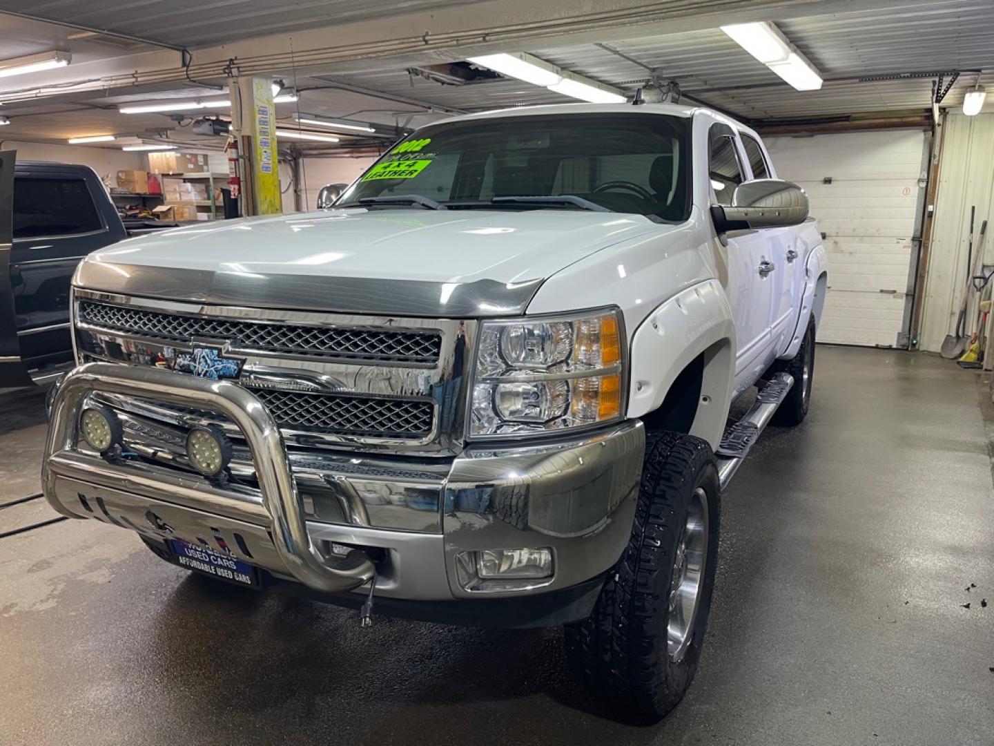 2012 WHITE CHEVROLET SILVERADO 1500 LT (3GCPKSE2XCG) with an 6.2L engine, Automatic transmission, located at 2525 S. Cushman, Fairbanks, AK, 99701, (907) 452-5707, 64.824036, -147.712311- Photo#1