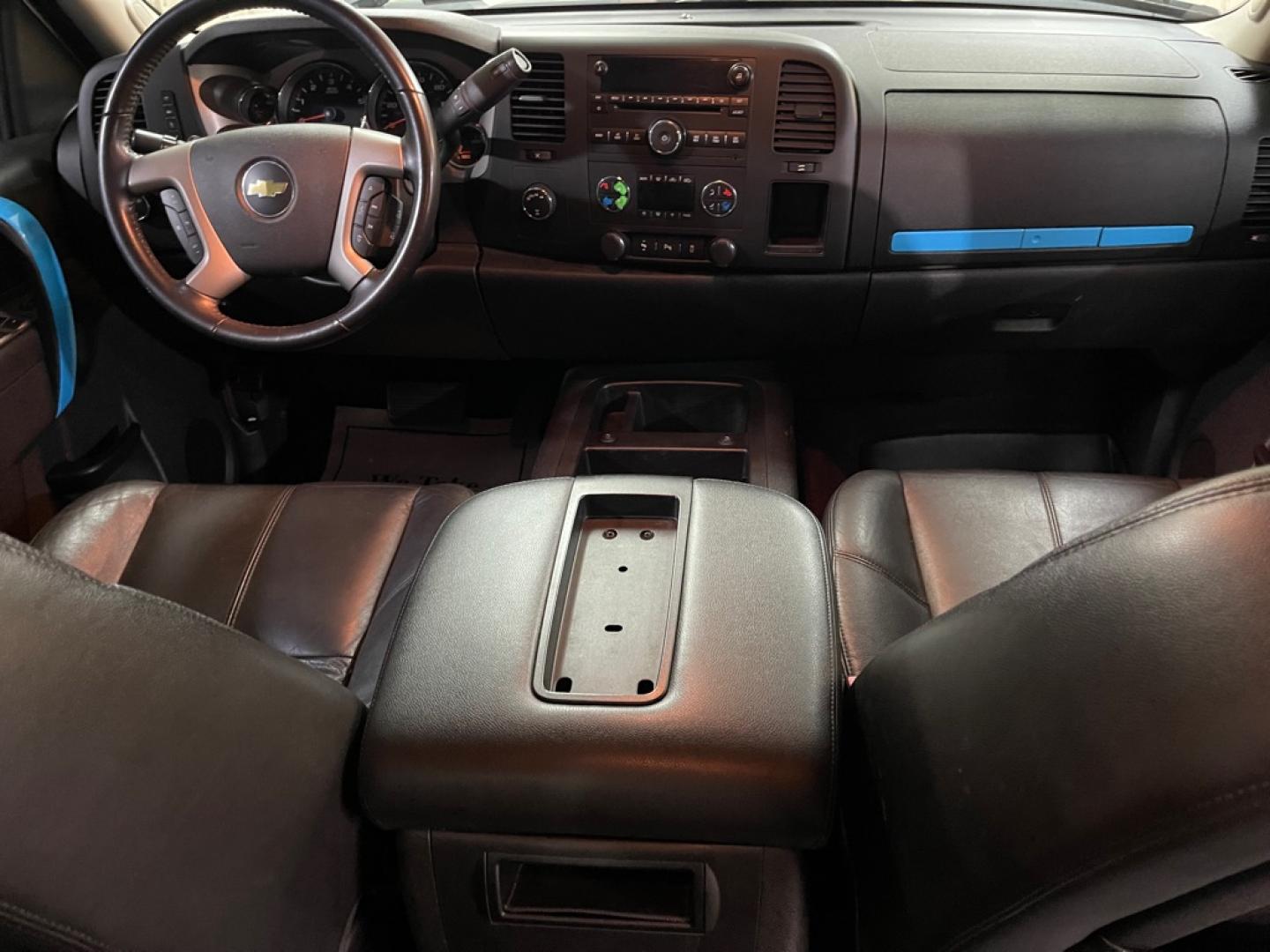 2012 WHITE CHEVROLET SILVERADO 1500 LT (3GCPKSE2XCG) with an 6.2L engine, Automatic transmission, located at 2525 S. Cushman, Fairbanks, AK, 99701, (907) 452-5707, 64.824036, -147.712311- Photo#4