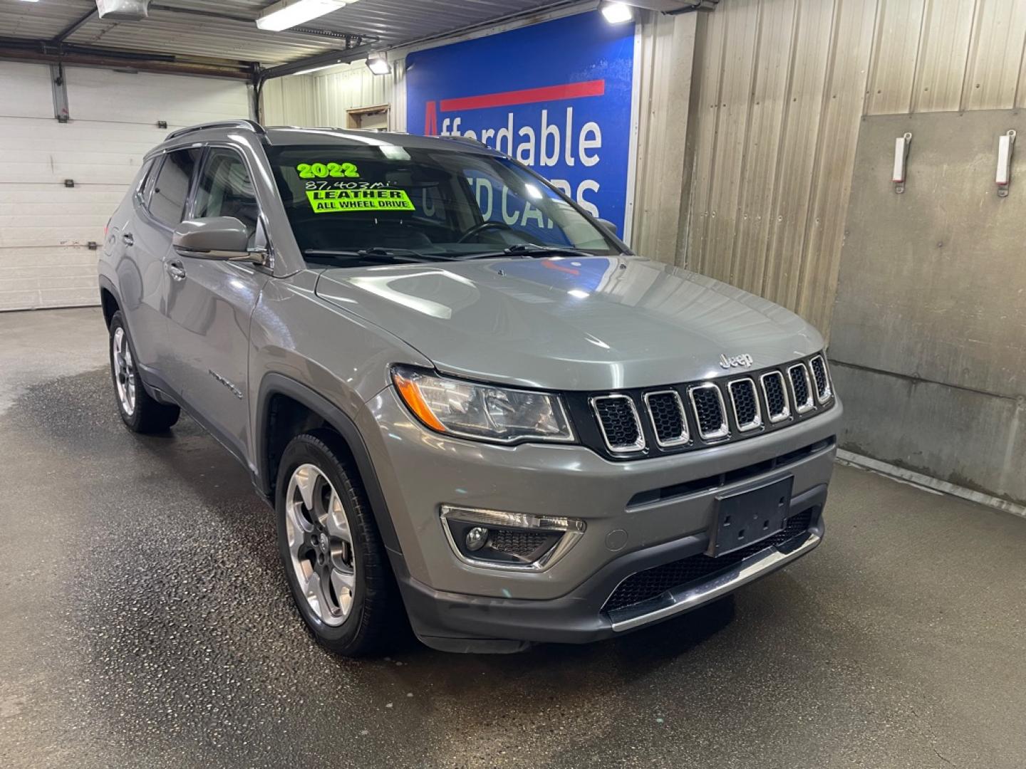 2020 GRAY JEEP COMPASS LIMITED (3C4NJDCB8LT) with an 2.4L engine, Automatic transmission, located at 2525 S. Cushman, Fairbanks, AK, 99701, (907) 452-5707, 64.824036, -147.712311- Photo#3
