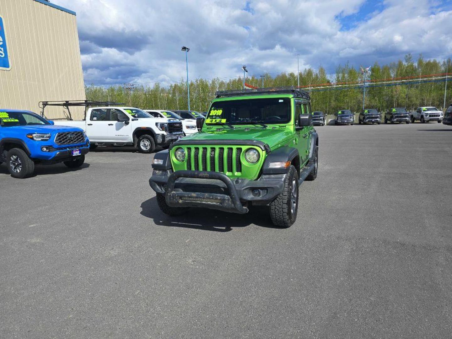 2019 GREEN JEEP WRANGLER UNLIMI SPORT (1C4HJXDG3KW) with an 3.6L engine, Automatic transmission, located at 2525 S. Cushman, Fairbanks, AK, 99701, (907) 452-5707, 64.824036, -147.712311 - Photo#3