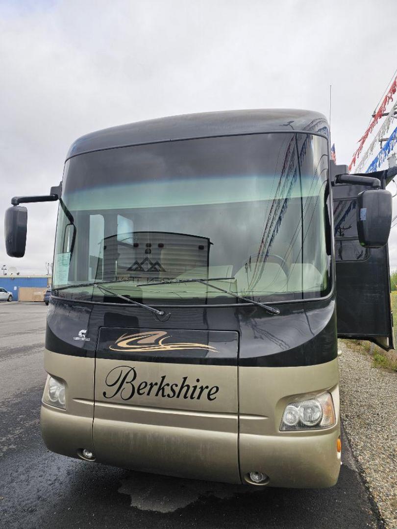 2012 BLACK BERKSHIRE M-390RB CLASS A (4UZAB2DT0BC) , Automatic transmission, located at 2525 S. Cushman, Fairbanks, AK, 99701, (907) 452-5707, 64.824036, -147.712311 - Photo#1