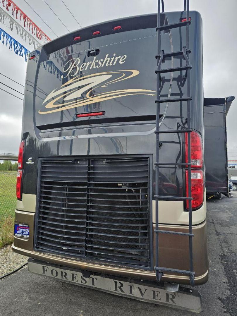 2012 BLACK BERKSHIRE M-390RB CLASS A (4UZAB2DT0BC) , Automatic transmission, located at 2525 S. Cushman, Fairbanks, AK, 99701, (907) 452-5707, 64.824036, -147.712311 - Photo#3