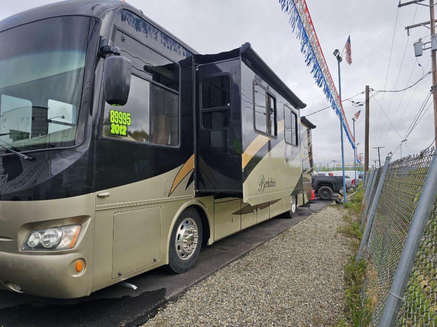 2012 BLACK BERKSHIRE M-390RB CLASS A (4UZAB2DT0BC) , Automatic transmission, located at 2525 S. Cushman, Fairbanks, AK, 99701, (907) 452-5707, 64.824036, -147.712311 - Photo#2