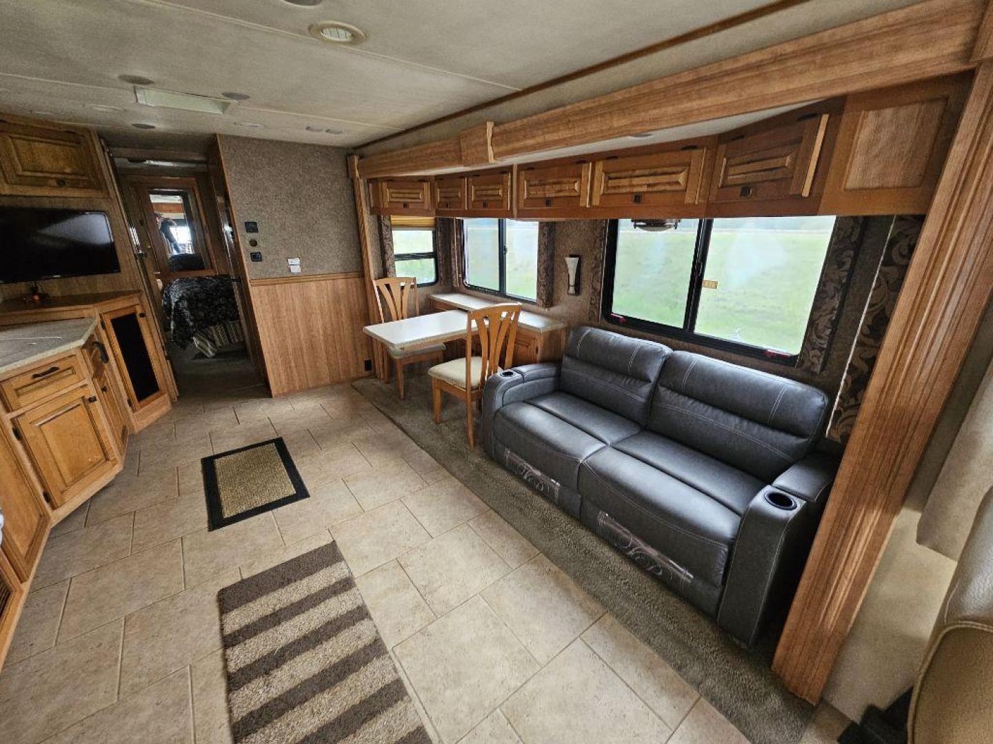 2012 BLACK BERKSHIRE M-390RB CLASS A (4UZAB2DT0BC) , Automatic transmission, located at 2525 S. Cushman, Fairbanks, AK, 99701, (907) 452-5707, 64.824036, -147.712311 - Photo#3