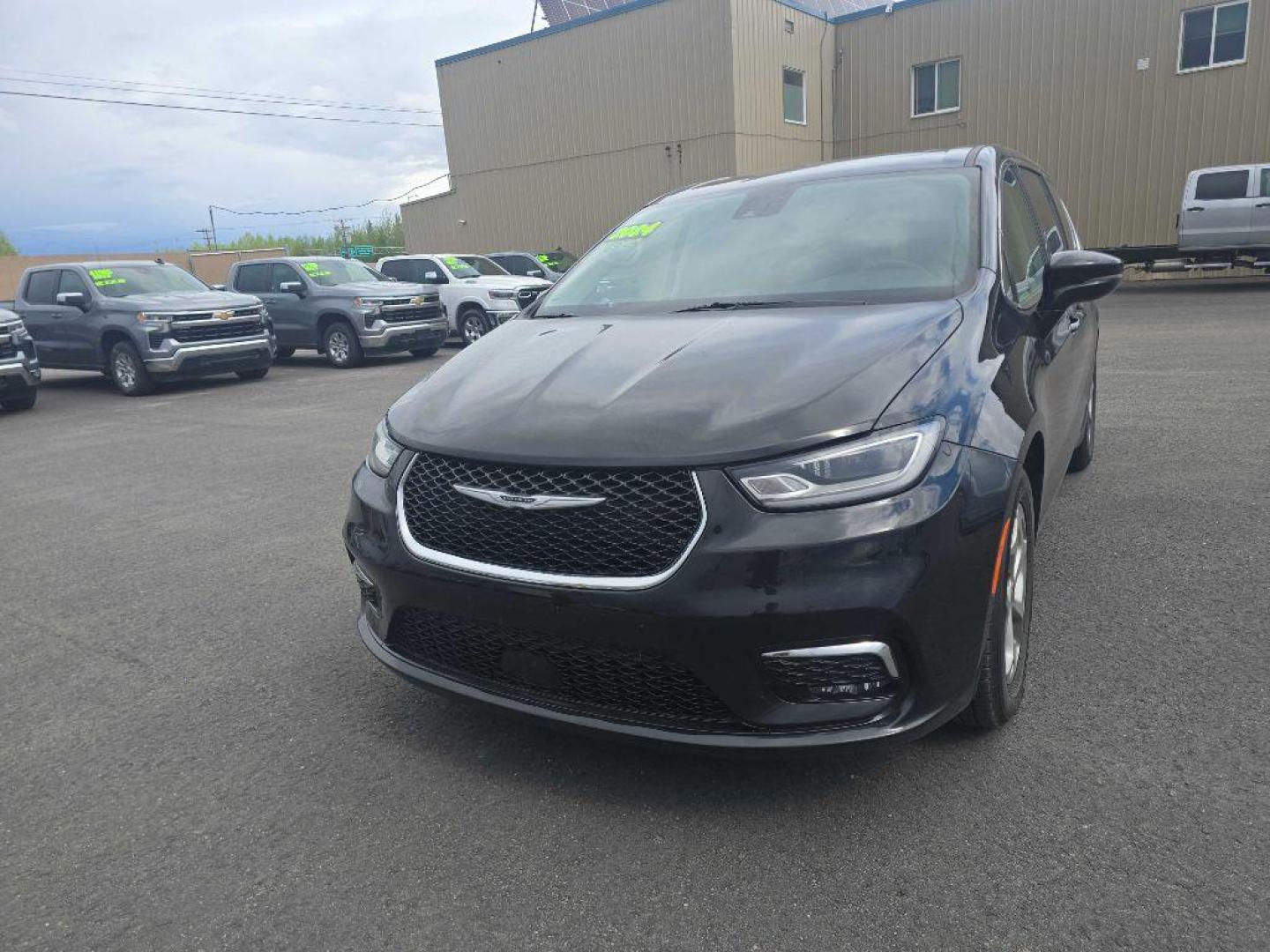 2024 BLACK CHRYSLER PACIFICA LIMITED (2C4RC1GG5RR) with an 3.6L engine, Automatic transmission, located at 2525 S. Cushman, Fairbanks, AK, 99701, (907) 452-5707, 64.824036, -147.712311 - Photo#1