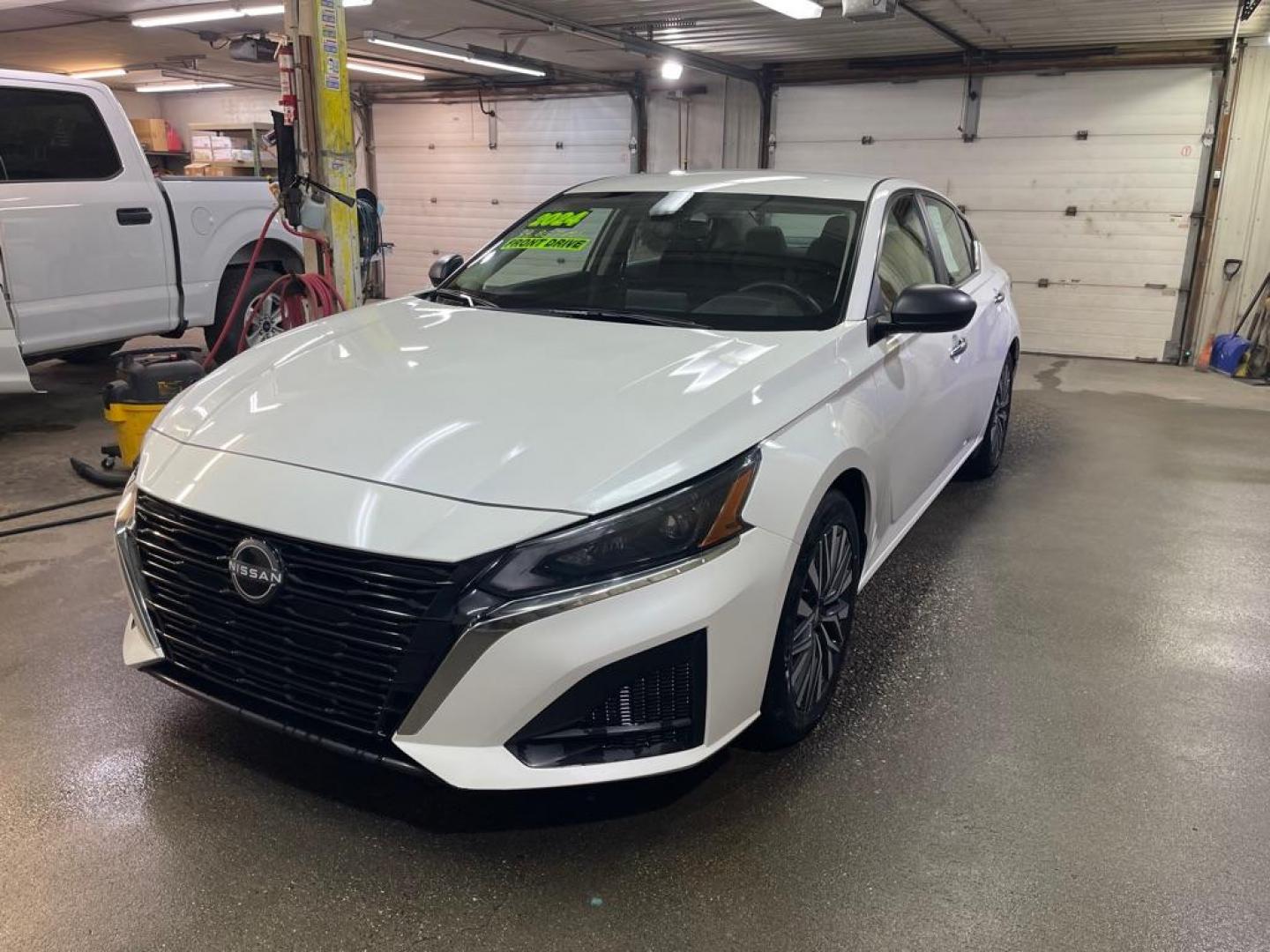 2024 WHITE NISSAN ALTIMA SV (1N4BL4DV6RN) with an 2.5L engine, Continuously Variable transmission, located at 2525 S. Cushman, Fairbanks, AK, 99701, (907) 452-5707, 64.824036, -147.712311 - Photo#1