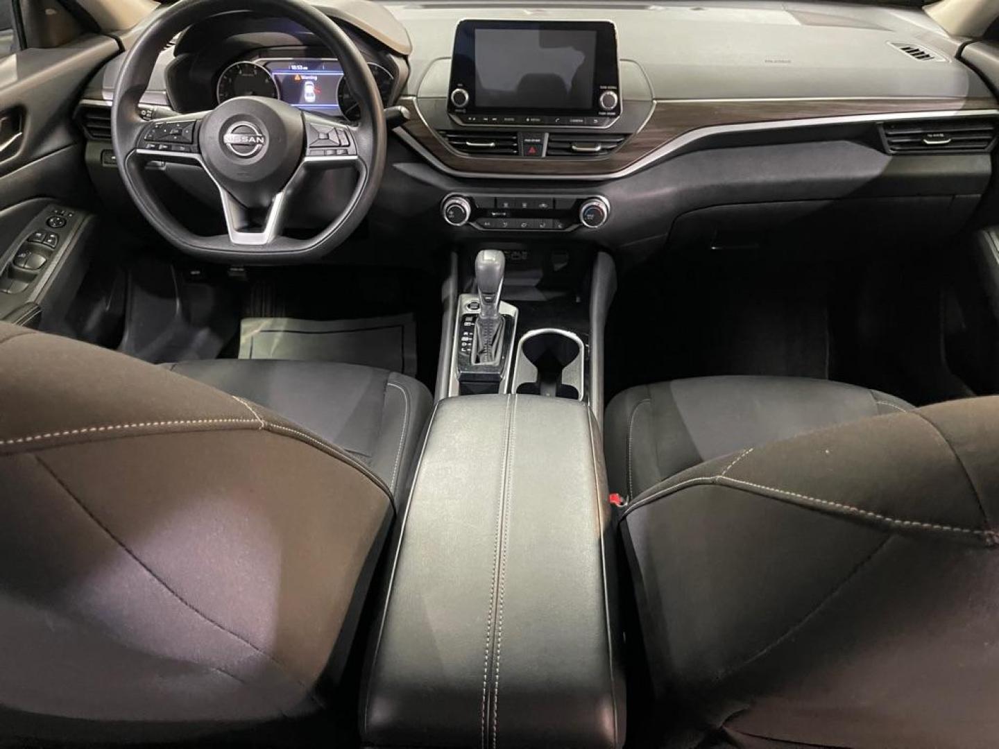 2024 WHITE NISSAN ALTIMA SV (1N4BL4DV6RN) with an 2.5L engine, Continuously Variable transmission, located at 2525 S. Cushman, Fairbanks, AK, 99701, (907) 452-5707, 64.824036, -147.712311 - Photo#5