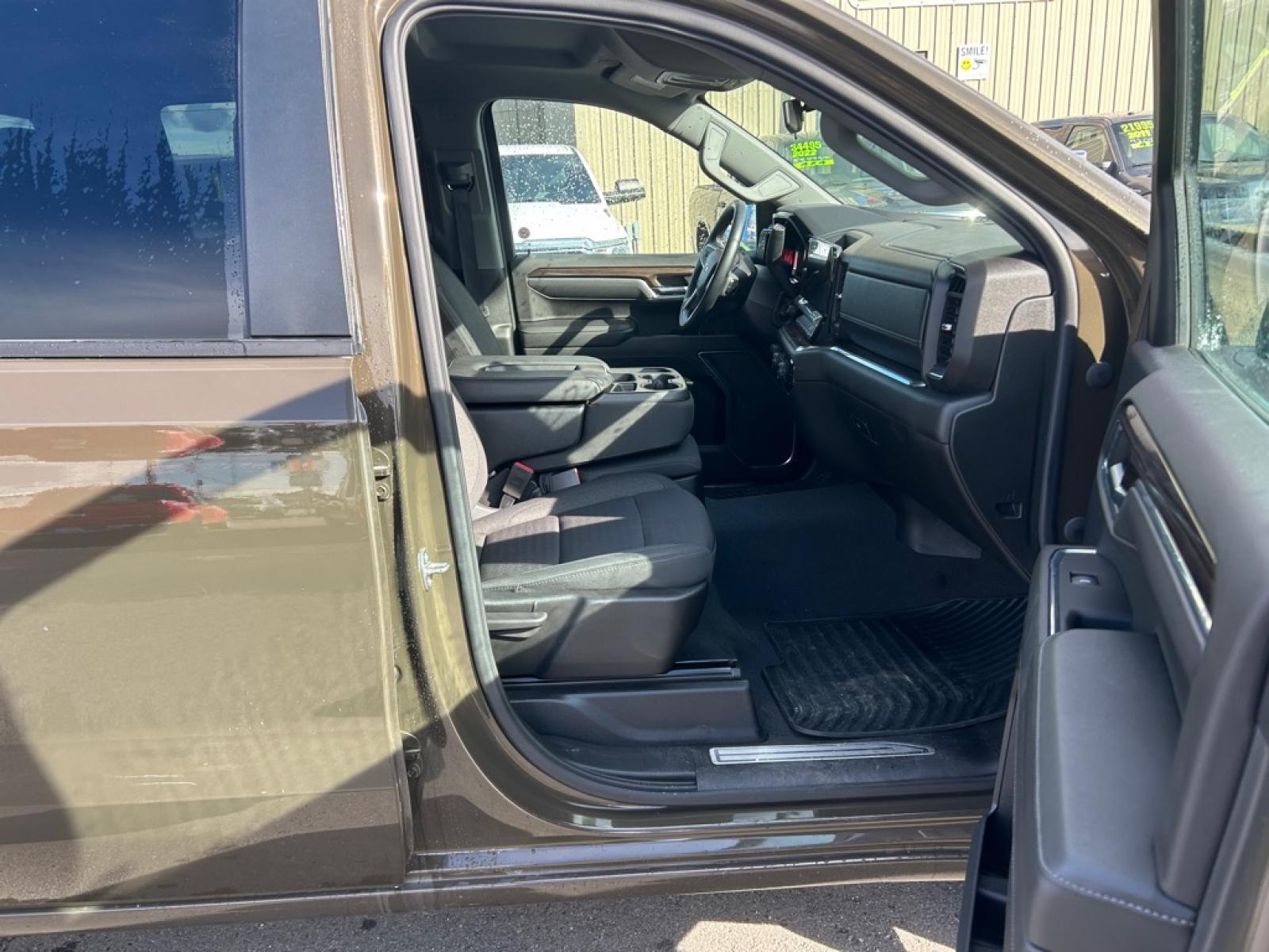 2023 BRONZE CHEVROLET SILVERADO 1500 LT (1GCUDDED0PZ) with an 5.3L engine, Automatic transmission, located at 2525 S. Cushman, Fairbanks, AK, 99701, (907) 452-5707, 64.824036, -147.712311 - Photo#4
