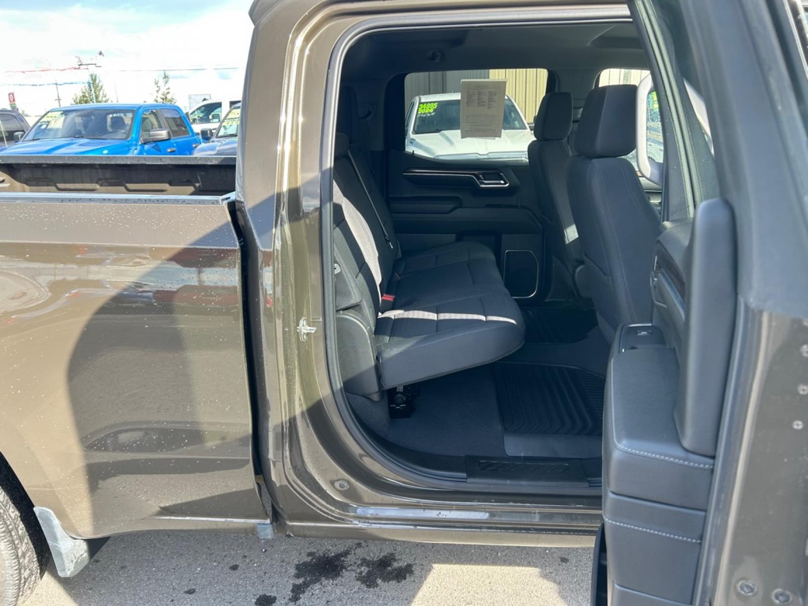 2023 BRONZE CHEVROLET SILVERADO 1500 LT (1GCUDDED0PZ) with an 5.3L engine, Automatic transmission, located at 2525 S. Cushman, Fairbanks, AK, 99701, (907) 452-5707, 64.824036, -147.712311 - Photo#5