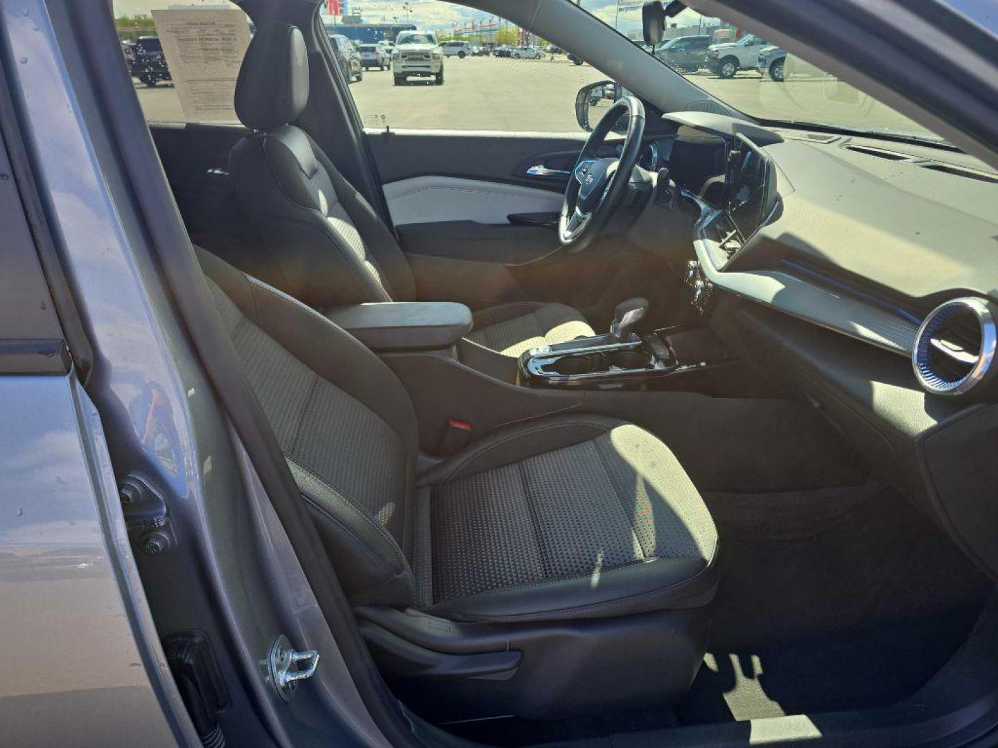 2024 SILVER CHEVROLET TRAX 1LT (KL77LHE24RC) with an 1.2L engine, Automatic transmission, located at 2525 S. Cushman, Fairbanks, AK, 99701, (907) 452-5707, 64.824036, -147.712311 - Photo#4