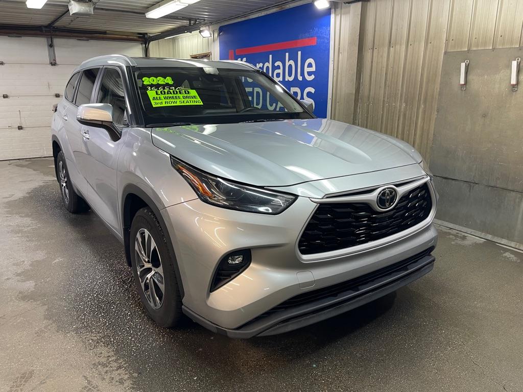 photo of 2024 TOYOTA HIGHLANDER LE