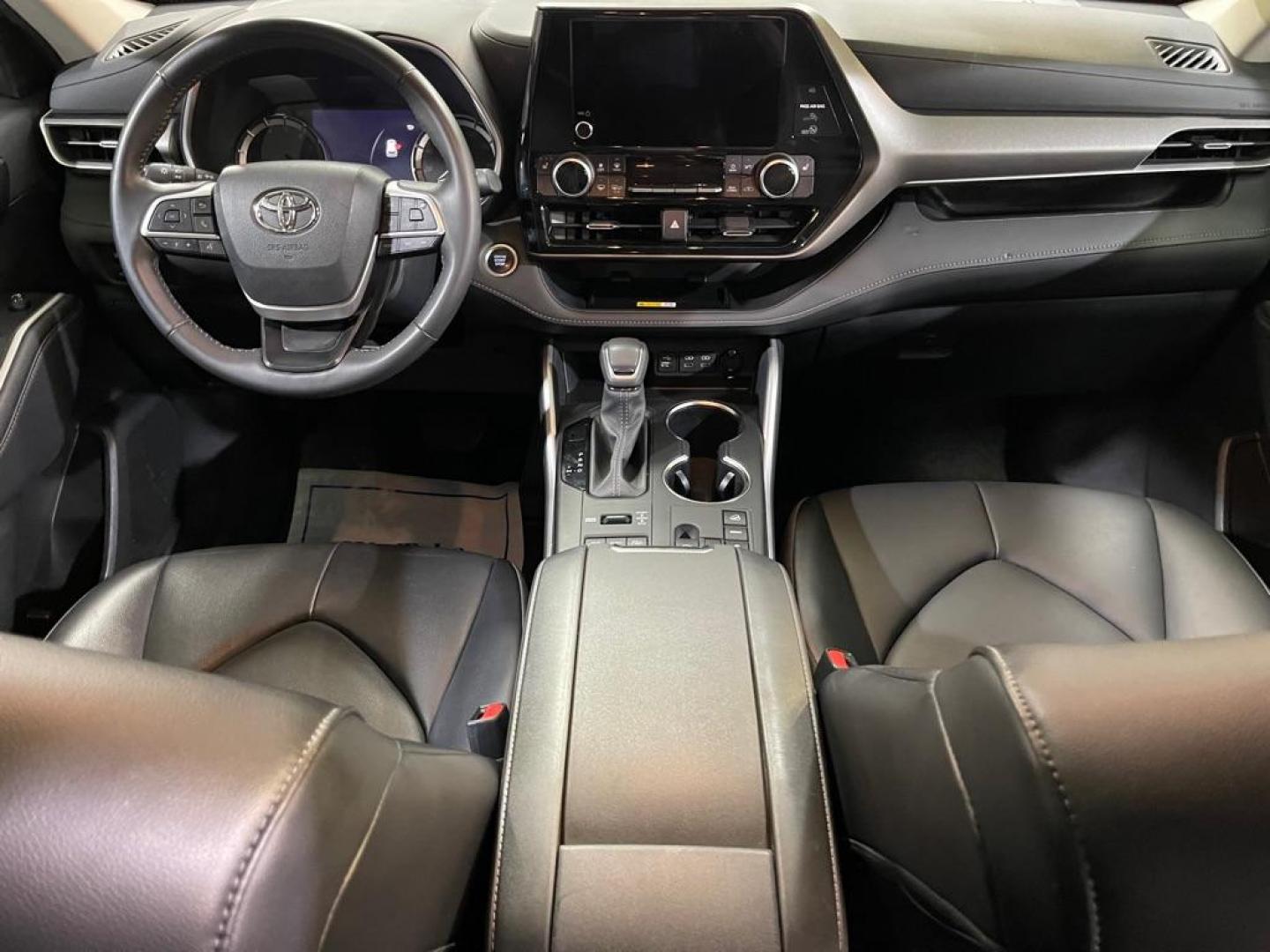 2024 SILVER TOYOTA HIGHLANDER LE (5TDKDRBH7RS) with an 2.4L engine, Automatic transmission, located at 2525 S. Cushman, Fairbanks, AK, 99701, (907) 452-5707, 64.824036, -147.712311 - Photo#3