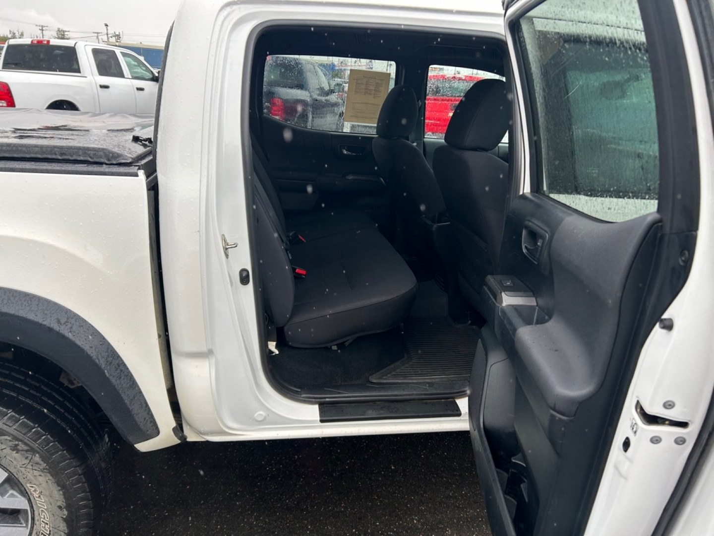 2016 WHITE TOYOTA TACOMA DOUBLE CAB (3TMCZ5AN1GM) with an 3.5L engine, Automatic transmission, located at 2525 S. Cushman, Fairbanks, AK, 99701, (907) 452-5707, 64.824036, -147.712311- Photo#5