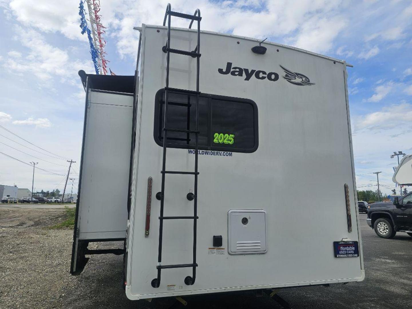 2025 WHITE JAYCO M-230 MLCS M-230 MLCS (1UJBA0BM5S1) , Automatic transmission, located at 2525 S. Cushman, Fairbanks, AK, 99701, (907) 452-5707, 64.824036, -147.712311 - Photo#2