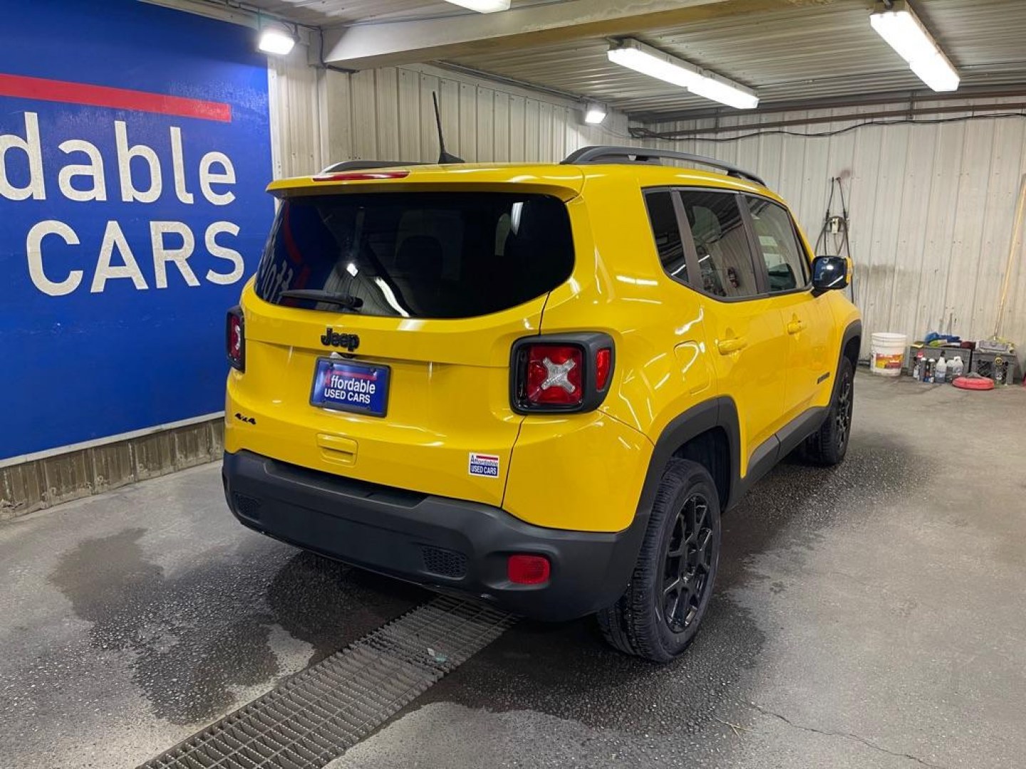 2019 YELLOW JEEP RENEGADE LATITUDE (ZACNJBBB4KP) with an 2.4L engine, Automatic transmission, located at 2525 S. Cushman, Fairbanks, AK, 99701, (907) 452-5707, 64.824036, -147.712311- Photo#2