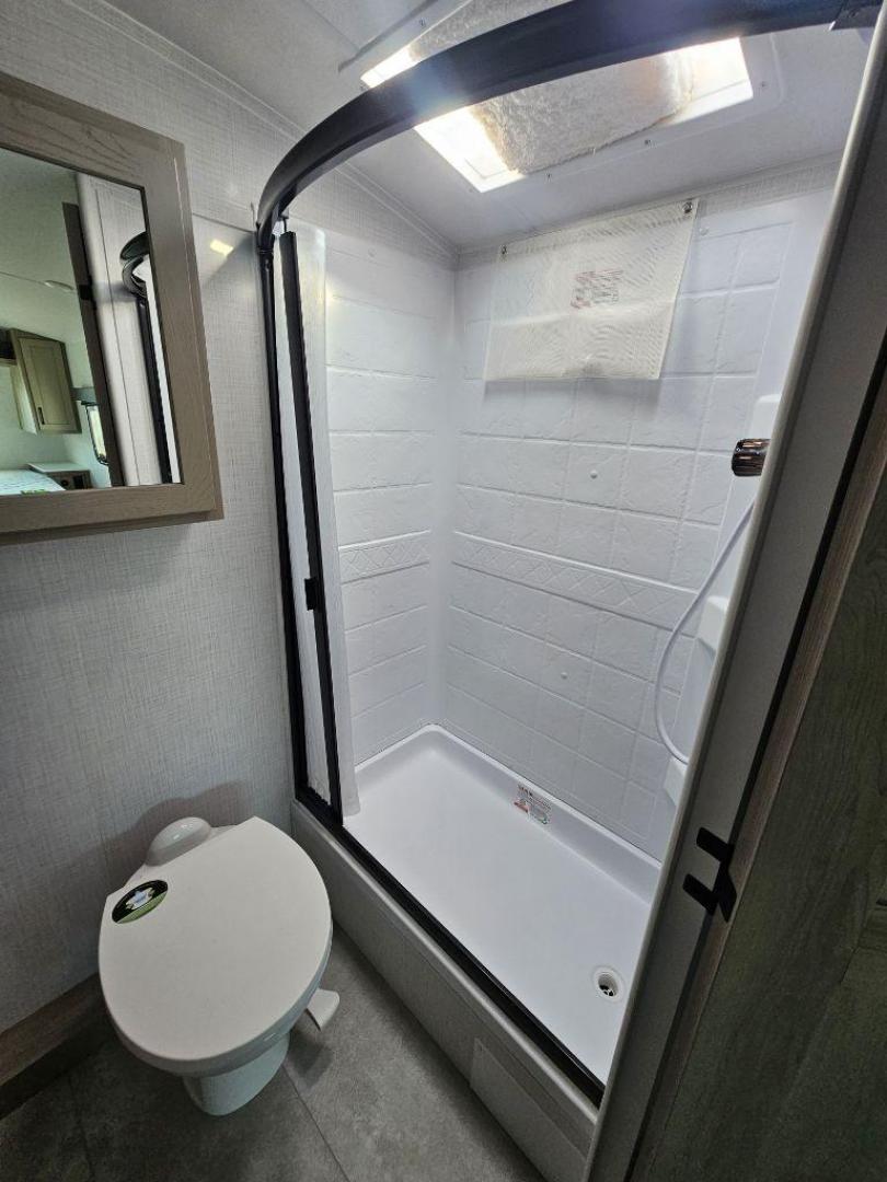 2025 WHITE FORREST RIVER FLTE20FBS FLAGSTAFF (5ZT2FSKC8S3) , Automatic transmission, located at 2525 S. Cushman, Fairbanks, AK, 99701, (907) 452-5707, 64.824036, -147.712311 - Photo#8