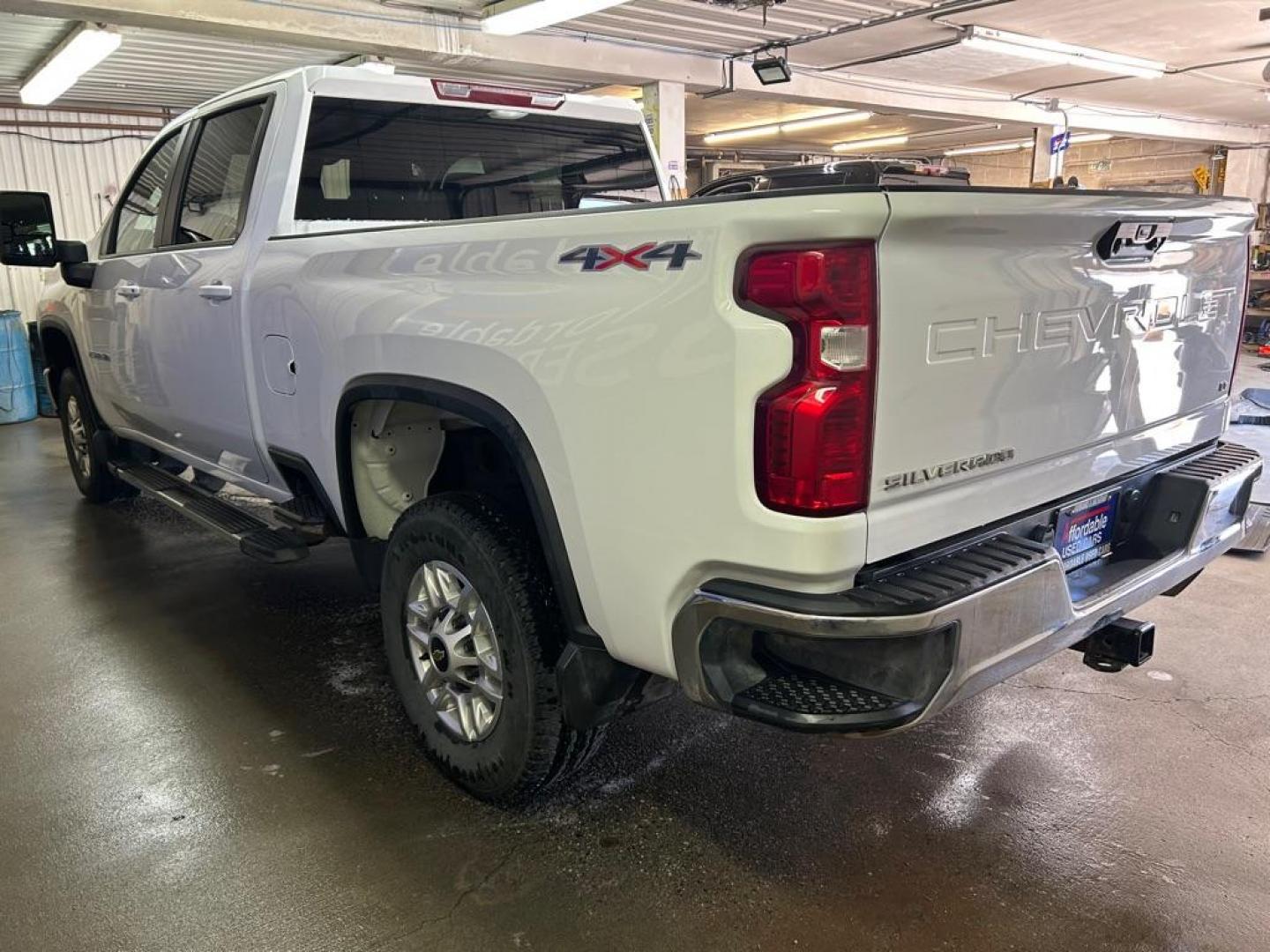 2024 WHITE CHEVROLET SILVERADO 2500 HEAVY DUTY LT (1GC4YNE71RF) with an 6.6L engine, Automatic transmission, located at 2525 S. Cushman, Fairbanks, AK, 99701, (907) 452-5707, 64.824036, -147.712311 - Photo#2