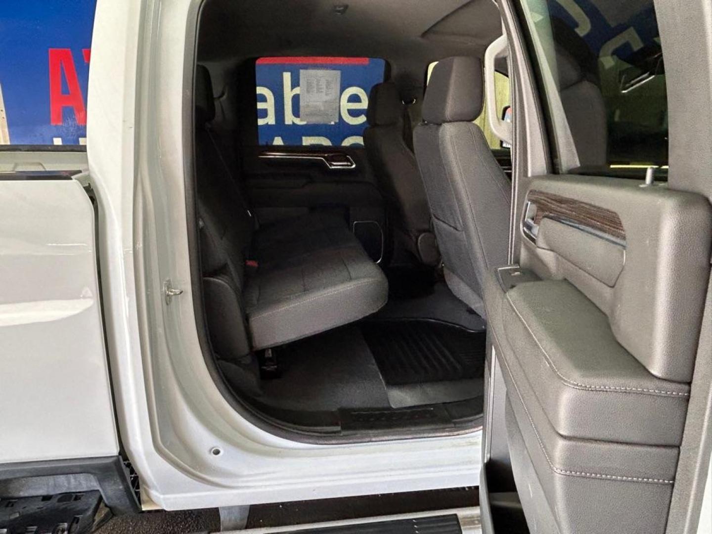 2024 WHITE CHEVROLET SILVERADO 2500 HEAVY DUTY LT (1GC4YNE71RF) with an 6.6L engine, Automatic transmission, located at 2525 S. Cushman, Fairbanks, AK, 99701, (907) 452-5707, 64.824036, -147.712311 - Photo#4