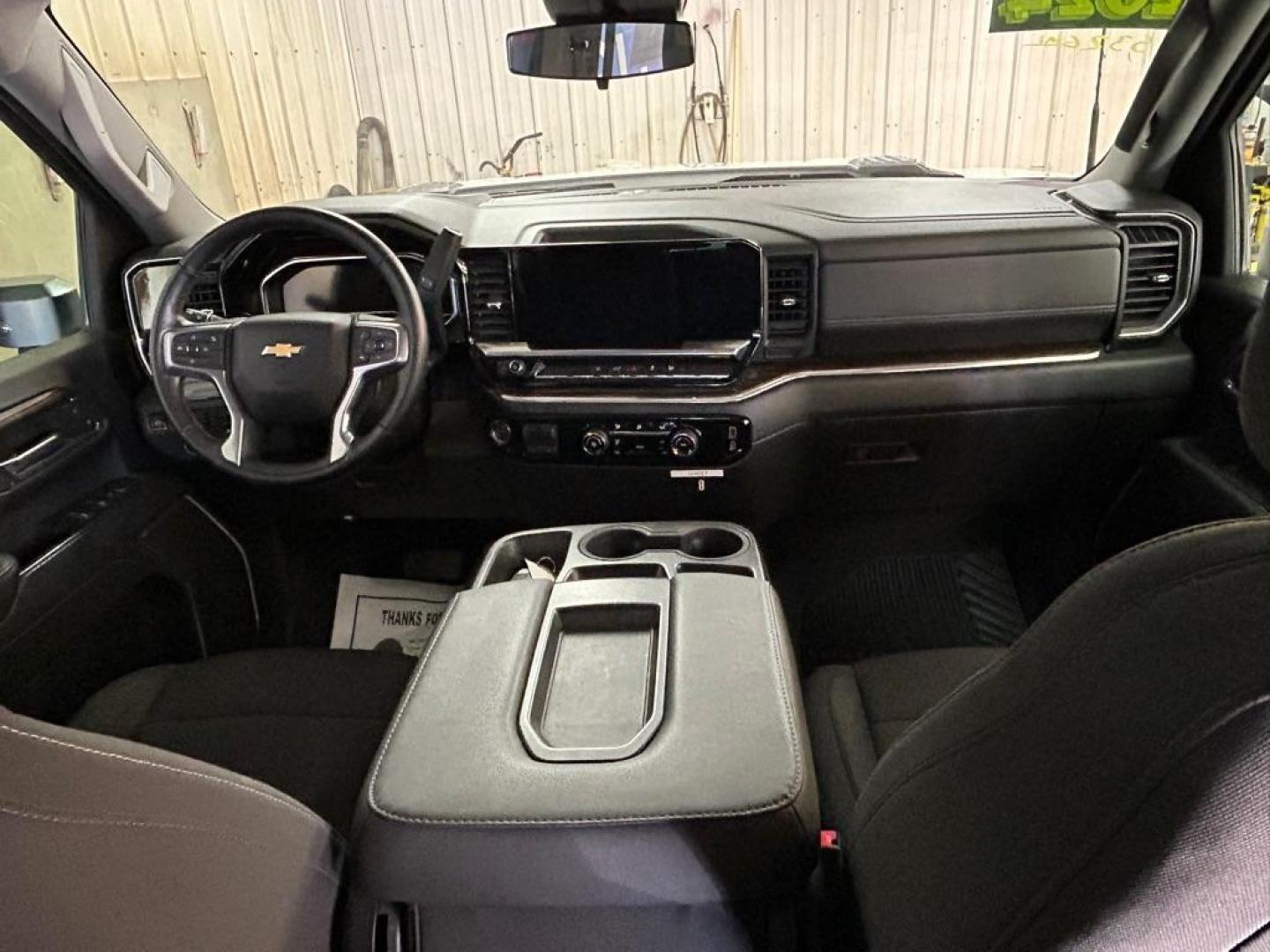 2024 WHITE CHEVROLET SILVERADO 2500 HEAVY DUTY LT (1GC4YNE71RF) with an 6.6L engine, Automatic transmission, located at 2525 S. Cushman, Fairbanks, AK, 99701, (907) 452-5707, 64.824036, -147.712311 - Photo#5