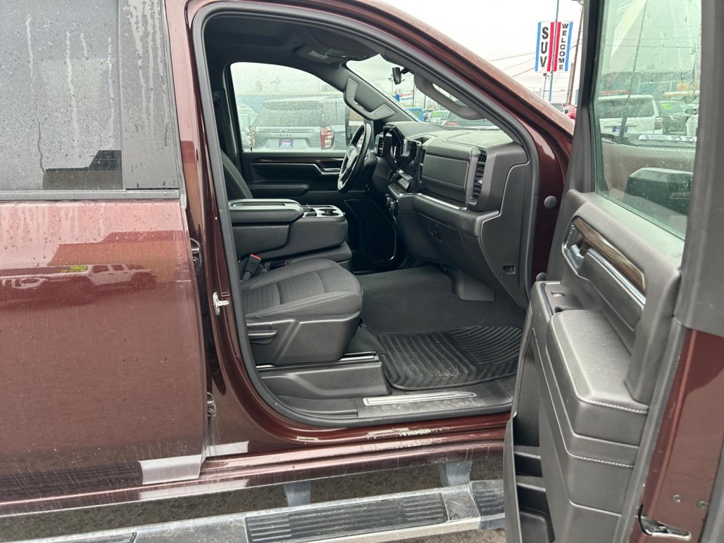 2024 BROWN CHEVROLET SILVERADO 2500 HEAVY DUTY LT (1GC4YNE77RF) with an 6.6L engine, Automatic transmission, located at 2525 S. Cushman, Fairbanks, AK, 99701, (907) 452-5707, 64.824036, -147.712311- Photo#4