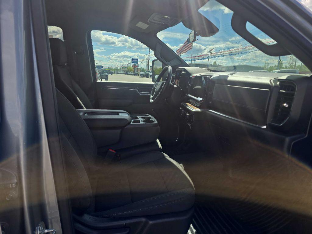 photo of 2024 CHEVROLET SILVERADO 2500 HEAVY DUTY LT