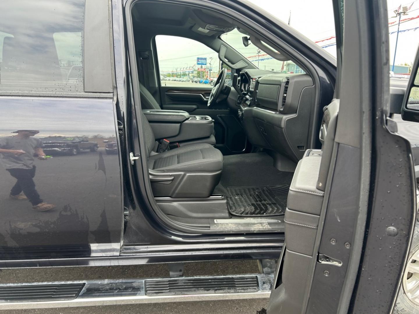 2024 GRAY CHEVROLET SILVERADO 2500 HEAVY DUTY LT (1GC4YNE74RF) with an 6.6L engine, Automatic transmission, located at 2525 S. Cushman, Fairbanks, AK, 99701, (907) 452-5707, 64.824036, -147.712311- Photo#4