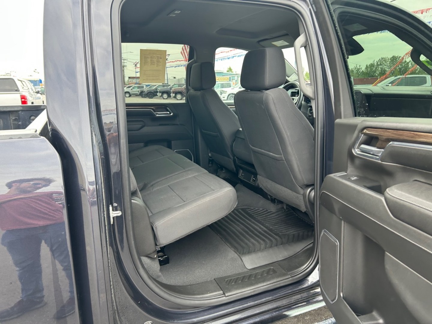 2024 GRAY CHEVROLET SILVERADO 2500 HEAVY DUTY LT (1GC4YNE74RF) with an 6.6L engine, Automatic transmission, located at 2525 S. Cushman, Fairbanks, AK, 99701, (907) 452-5707, 64.824036, -147.712311- Photo#5