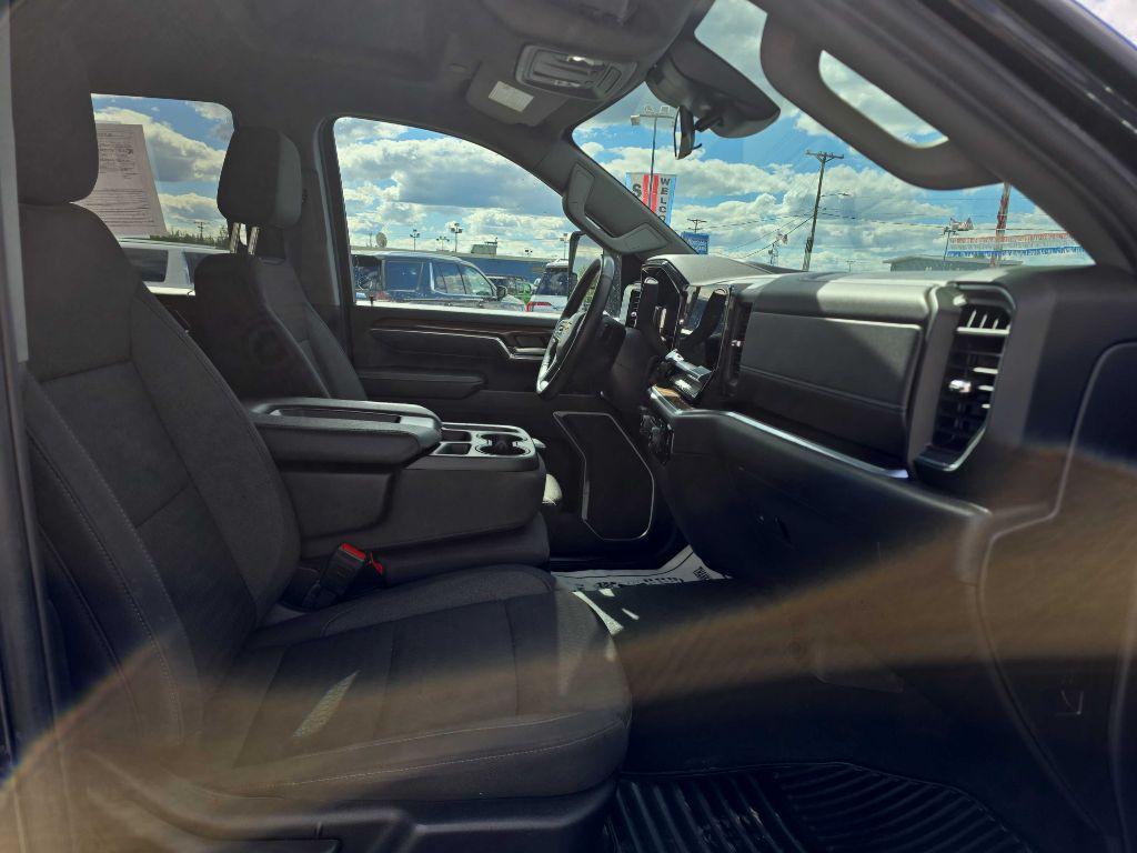photo of 2024 CHEVROLET SILVERADO 2500 HEAVY DUTY LT