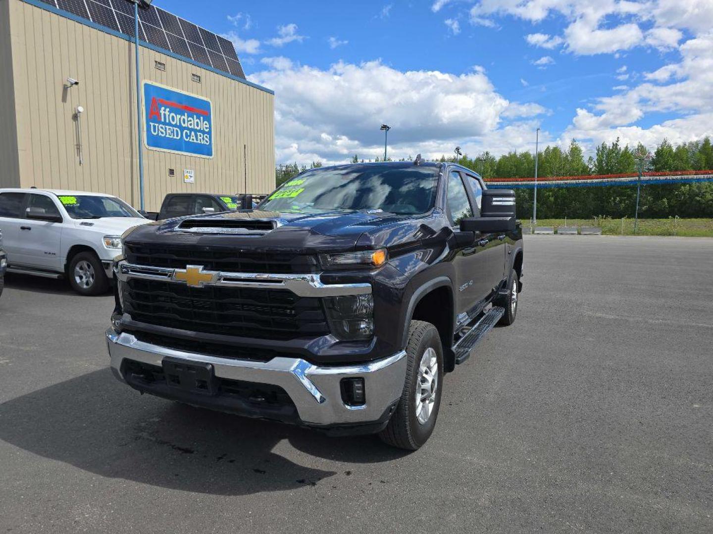 2024 BLUE CHEVROLET SILVERADO 2500 HEAVY DUTY LT (2GC4YNEY8R1) with an 6.6L engine, Automatic transmission, located at 2525 S. Cushman, Fairbanks, AK, 99701, (907) 452-5707, 64.824036, -147.712311 - Photo#3