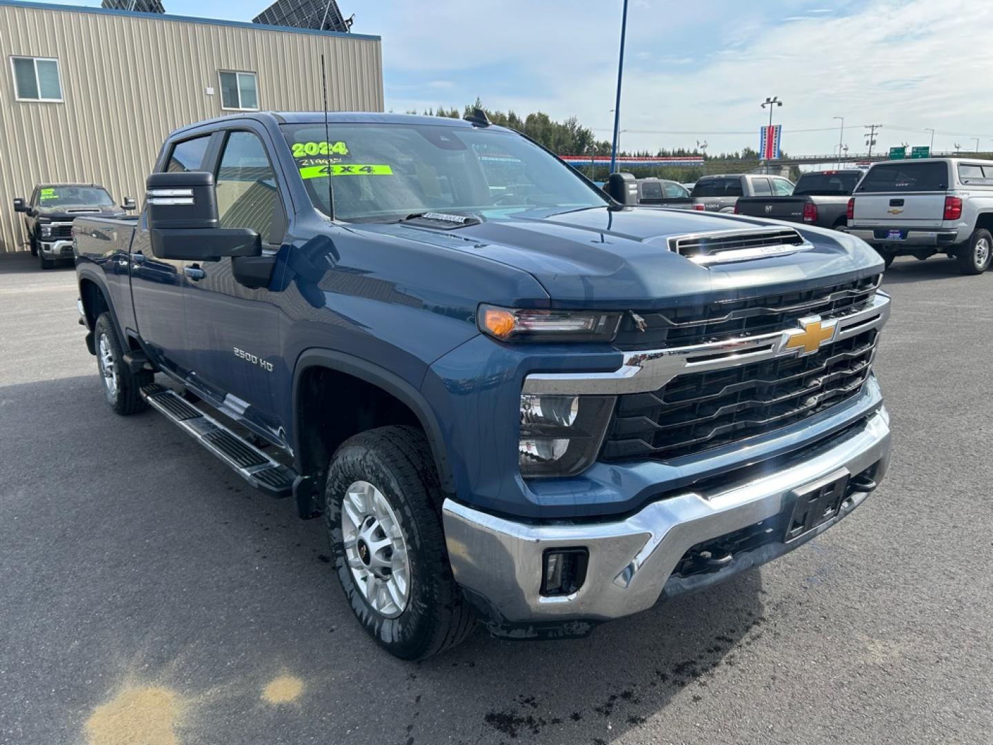 2024 BLUE CHEVROLET SILVERADO 2500 HEAVY DUTY LT (2GC4YNEYXR1) with an 6.6L engine, Automatic transmission, located at 2525 S. Cushman, Fairbanks, AK, 99701, (907) 452-5707, 64.824036, -147.712311- Photo#1