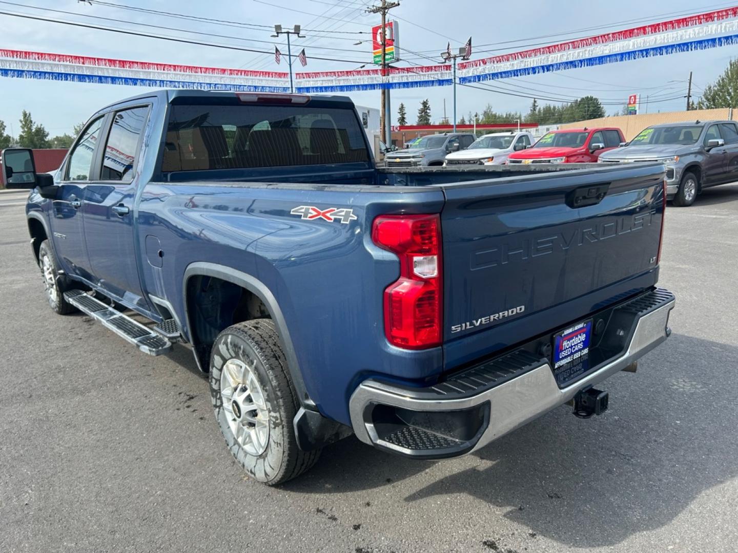 2024 BLUE CHEVROLET SILVERADO 2500 HEAVY DUTY LT (2GC4YNEYXR1) with an 6.6L engine, Automatic transmission, located at 2525 S. Cushman, Fairbanks, AK, 99701, (907) 452-5707, 64.824036, -147.712311- Photo#3