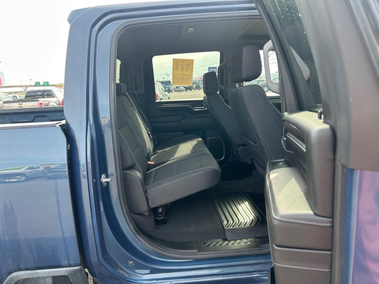 2024 BLUE CHEVROLET SILVERADO 2500 HEAVY DUTY LT (2GC4YNEYXR1) with an 6.6L engine, Automatic transmission, located at 2525 S. Cushman, Fairbanks, AK, 99701, (907) 452-5707, 64.824036, -147.712311- Photo#5
