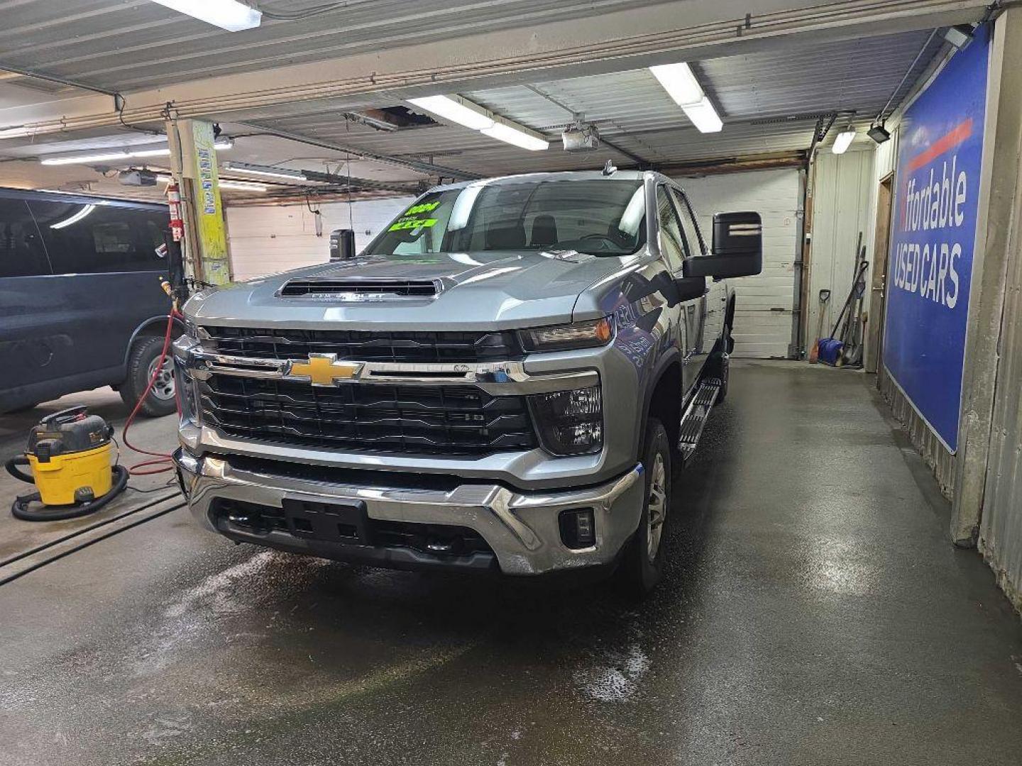 2024 SILVER CHEVROLET SILVERADO 2500 HEAVY DUTY LT (2GC4YNEY7R1) with an 6.6L engine, Automatic transmission, located at 2525 S. Cushman, Fairbanks, AK, 99701, (907) 452-5707, 64.824036, -147.712311 - Photo#1