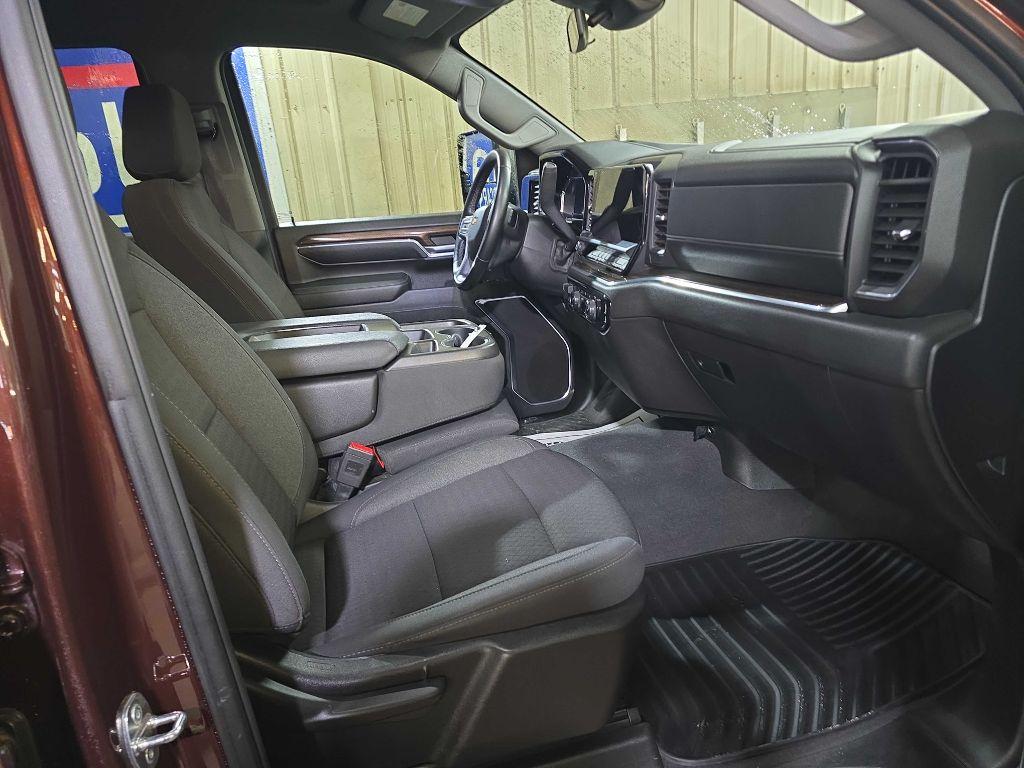 photo of 2024 CHEVROLET SILVERADO 2500 HEAVY DUTY LT