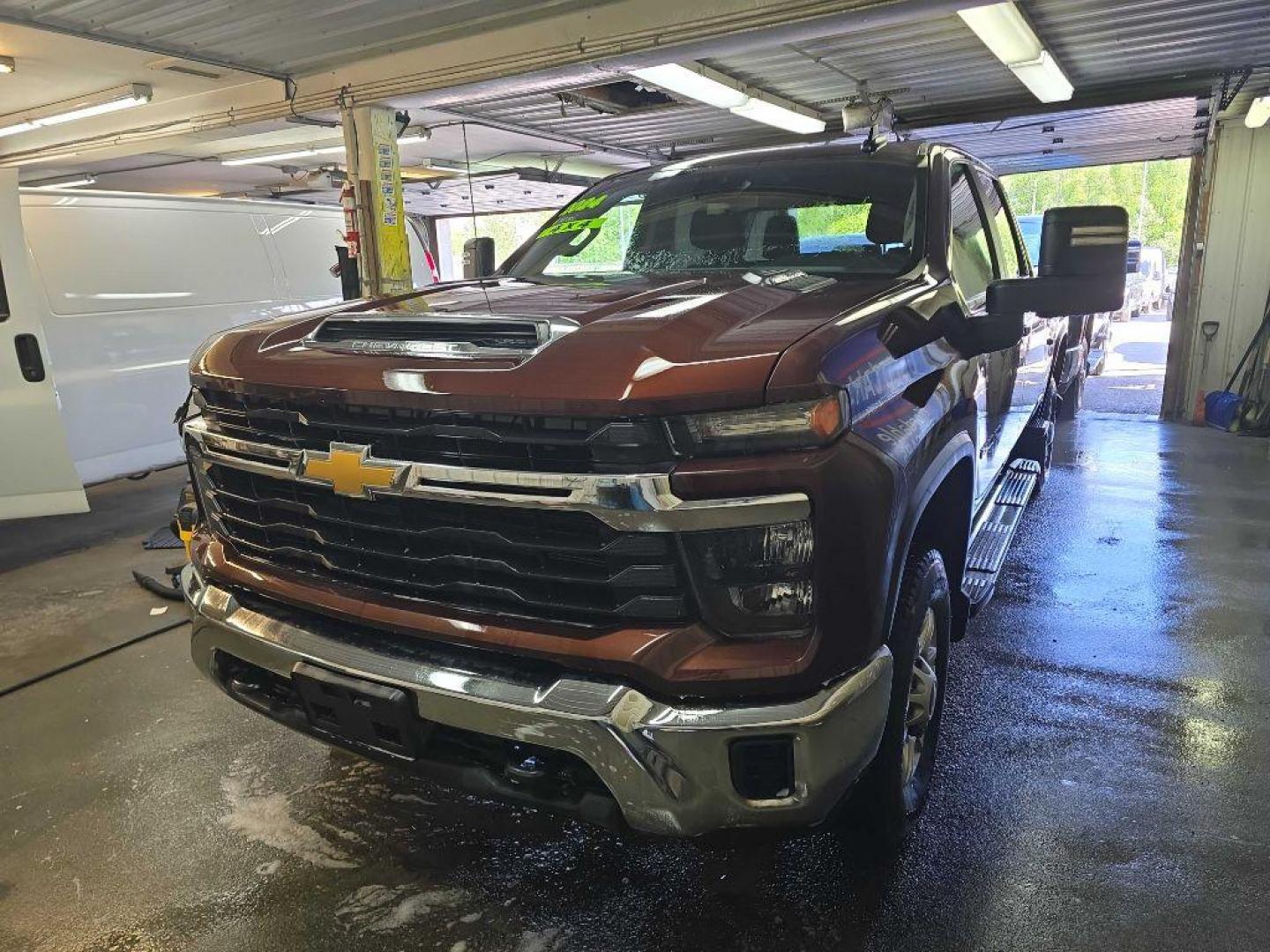 2024 BROWN CHEVROLET SILVERADO 2500 HEAVY DUTY LT (1GC4YNE75RF) with an 6.6L engine, Automatic transmission, located at 2525 S. Cushman, Fairbanks, AK, 99701, (907) 452-5707, 64.824036, -147.712311 - Photo#4