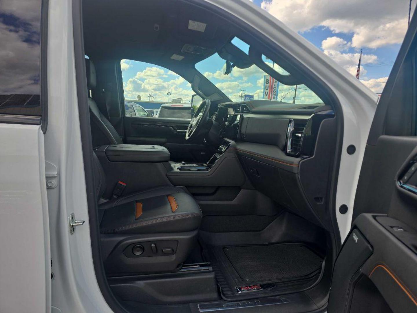 2025 WHITE GMC SIERRA 3500 AT4 (1GT4UVEY6SF) with an 6.6L engine, Automatic transmission, located at 2525 S. Cushman, Fairbanks, AK, 99701, (907) 452-5707, 64.824036, -147.712311 - Photo#2