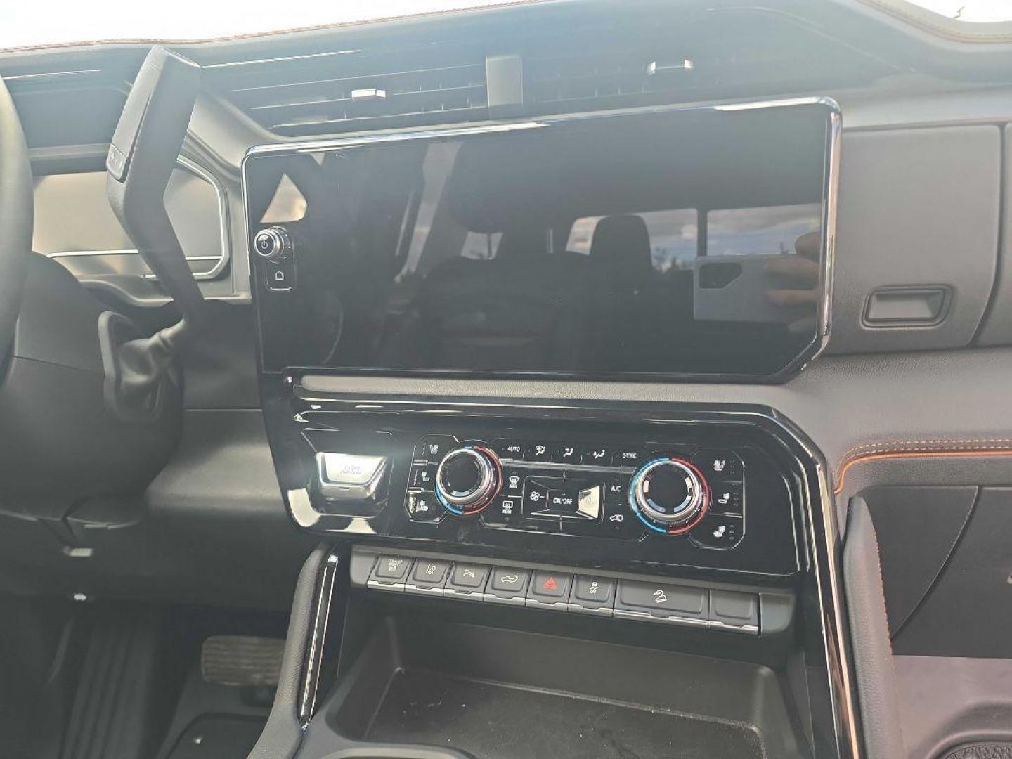 2025 WHITE GMC SIERRA 3500 AT4 (1GT4UVEY6SF) with an 6.6L engine, Automatic transmission, located at 2525 S. Cushman, Fairbanks, AK, 99701, (907) 452-5707, 64.824036, -147.712311 - Photo#5