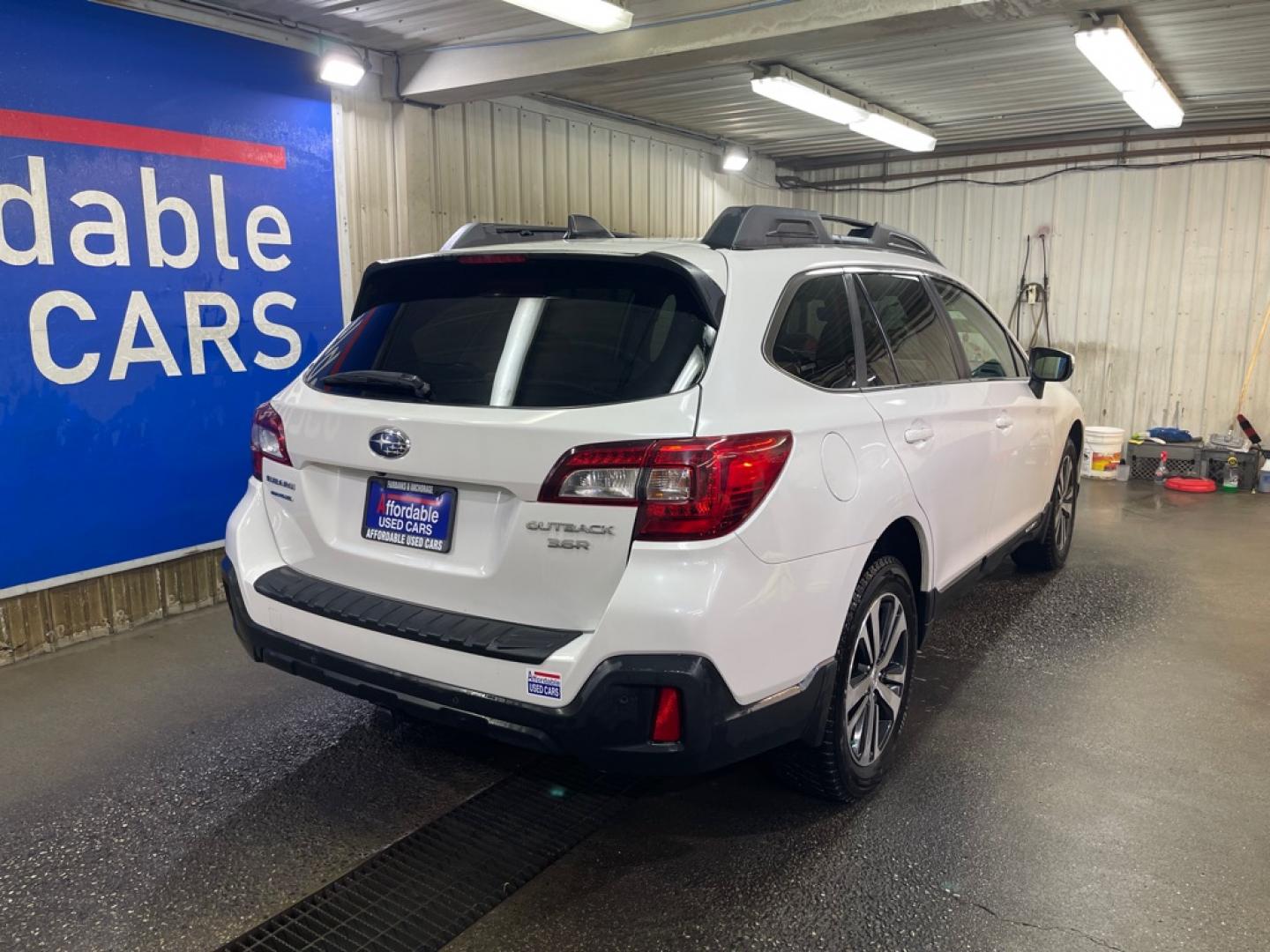 2018 WHITE SUBARU OUTBACK 3.6R LIMITED (4S4BSENCXJ3) with an 3.6L engine, Continuously Variable transmission, located at 2525 S. Cushman, Fairbanks, AK, 99701, (907) 452-5707, 64.824036, -147.712311- Photo#2