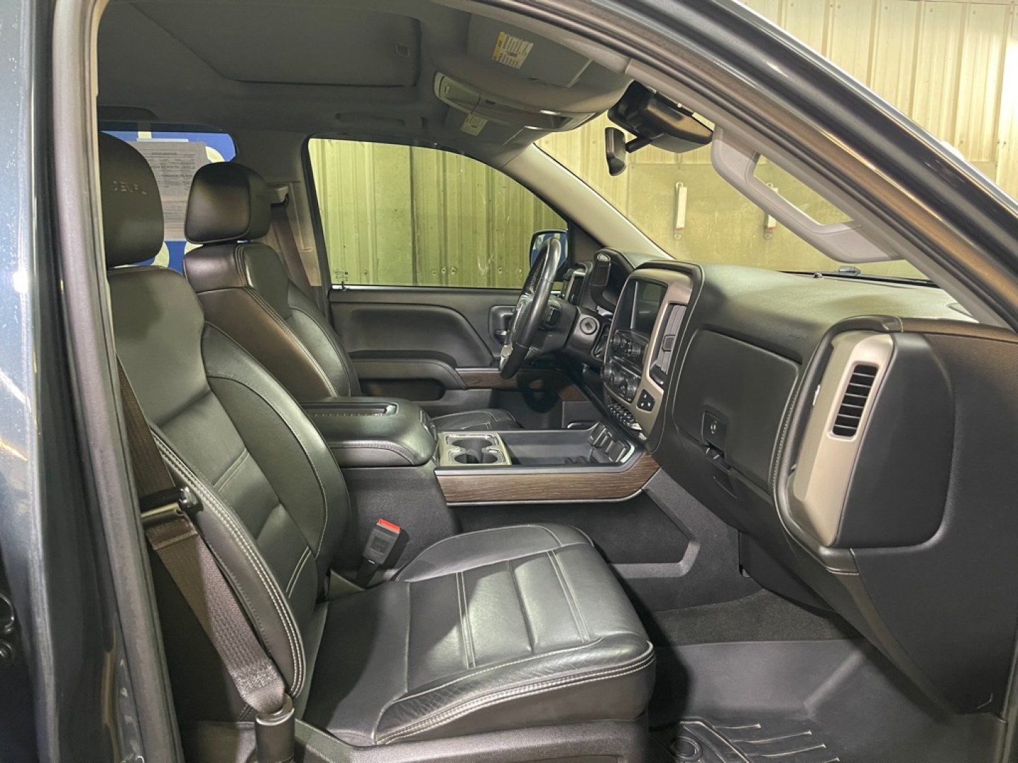 2017 GRAY GMC SIERRA DENALI 1500 DENALI (3GTU2PEJ9HG) with an 6.2L engine, Automatic transmission, located at 2525 S. Cushman, Fairbanks, AK, 99701, (907) 452-5707, 64.824036, -147.712311- Photo#3