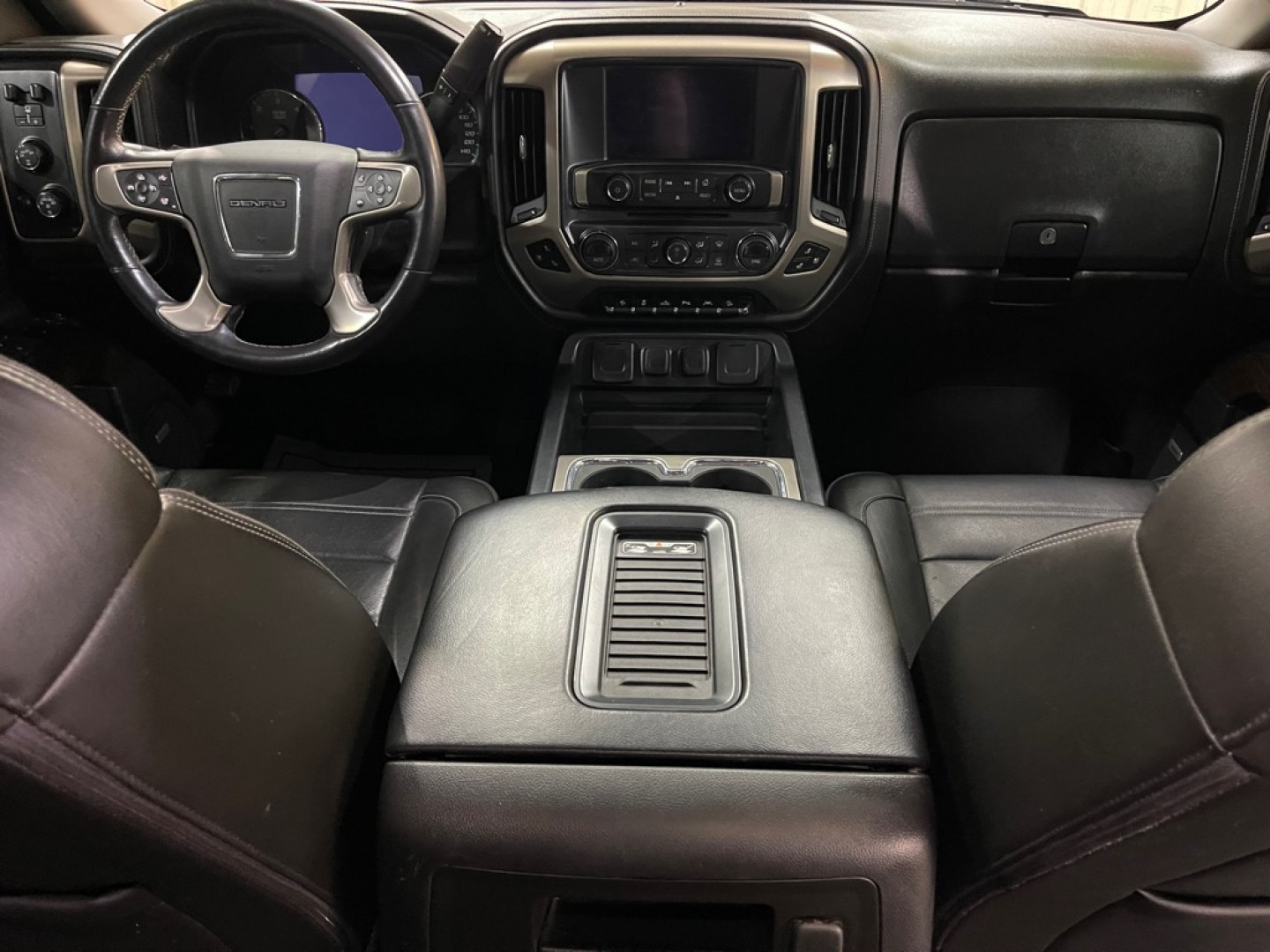 2017 GRAY GMC SIERRA DENALI 1500 DENALI (3GTU2PEJ9HG) with an 6.2L engine, Automatic transmission, located at 2525 S. Cushman, Fairbanks, AK, 99701, (907) 452-5707, 64.824036, -147.712311- Photo#5