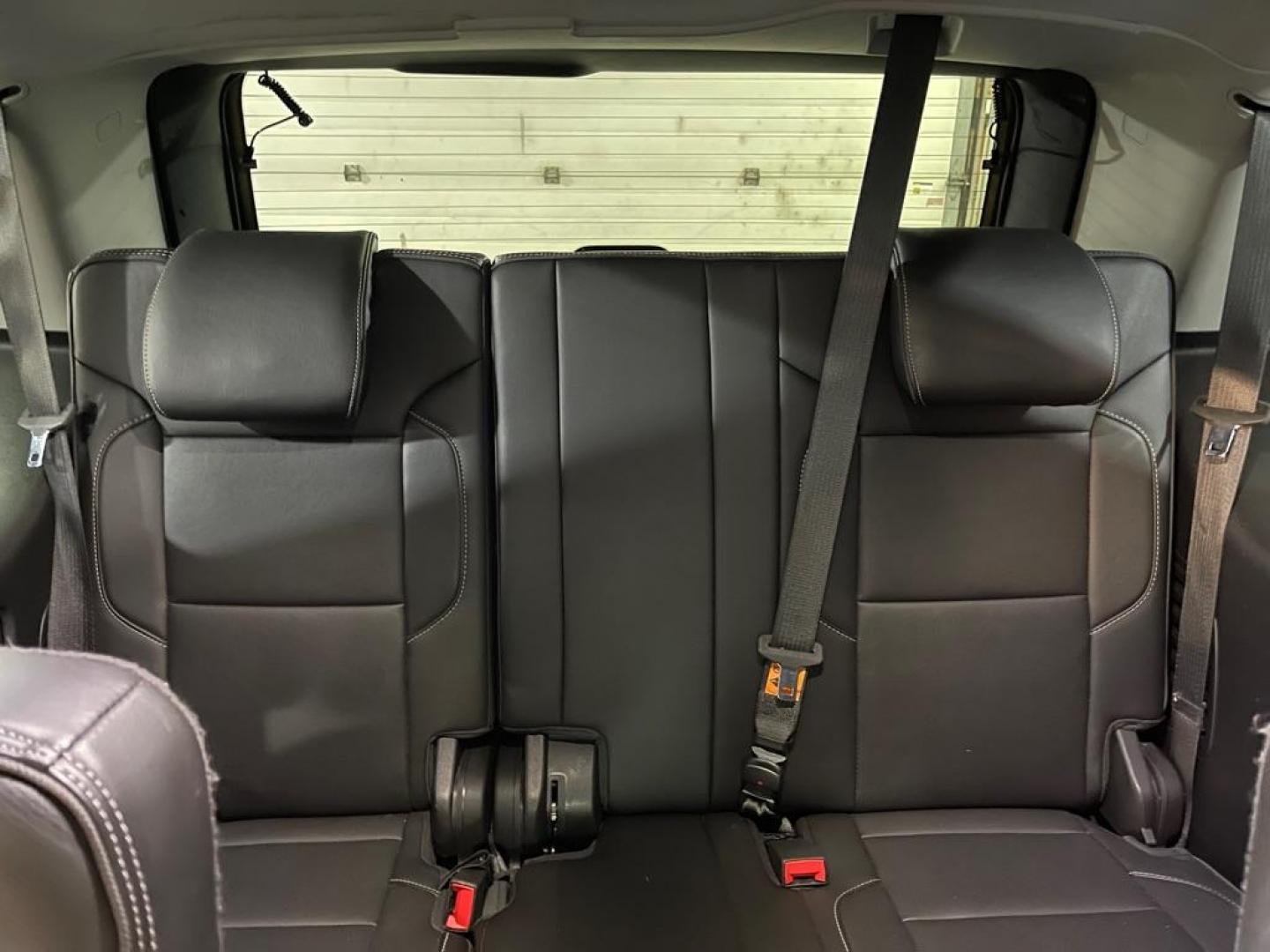 2020 WHITE GMC YUKON DENALI (1GKS2CKJ8LR) with an 6.2L engine, Automatic transmission, located at 2525 S. Cushman, Fairbanks, AK, 99701, (907) 452-5707, 64.824036, -147.712311 - Photo#5