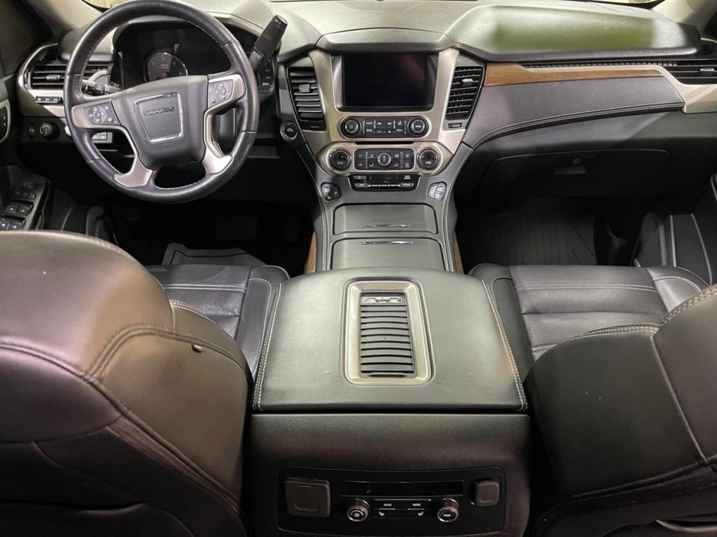 2020 WHITE GMC YUKON DENALI (1GKS2CKJ8LR) with an 6.2L engine, Automatic transmission, located at 2525 S. Cushman, Fairbanks, AK, 99701, (907) 452-5707, 64.824036, -147.712311 - Photo#6